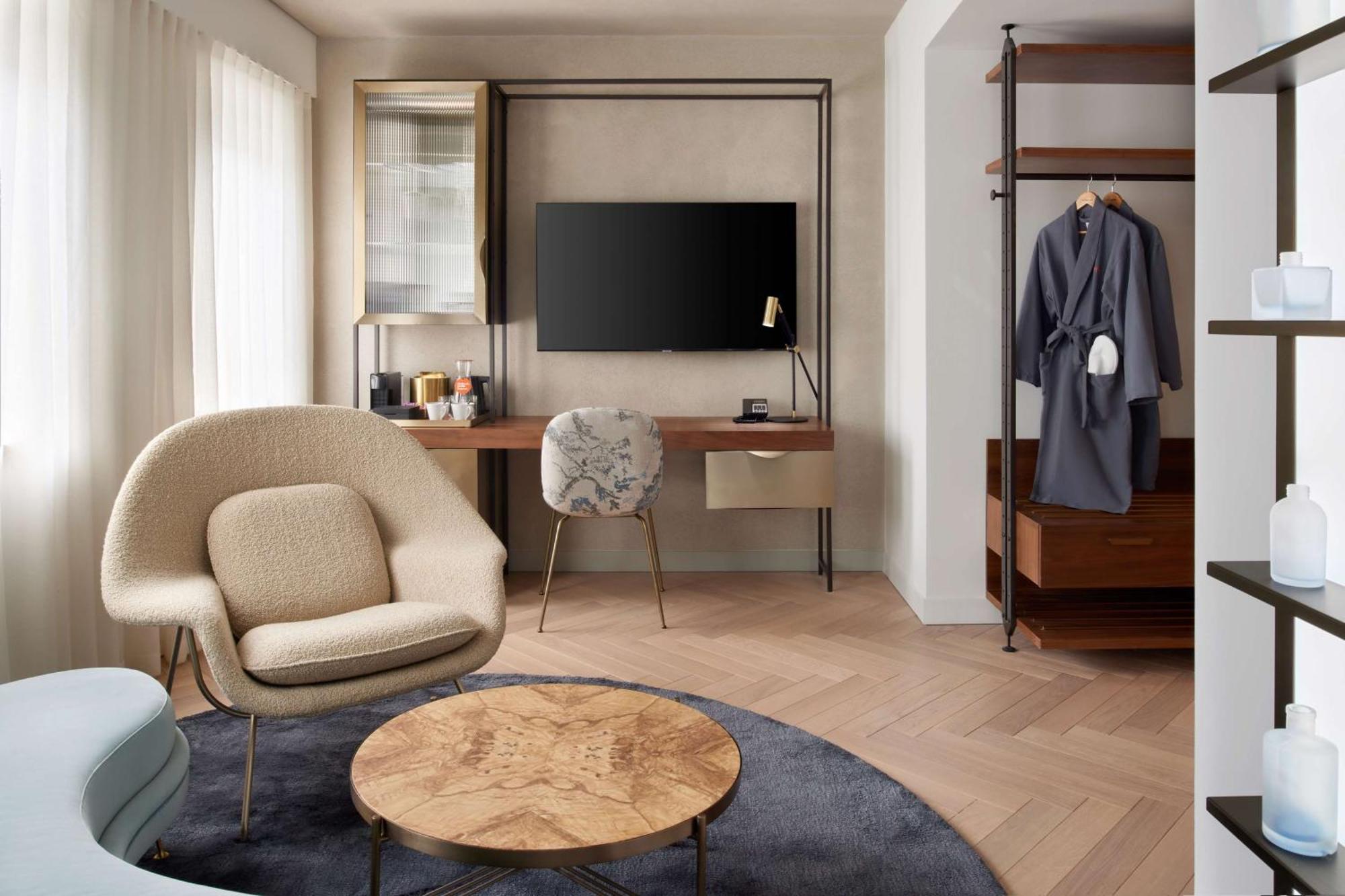 One-Bedroom King Suite