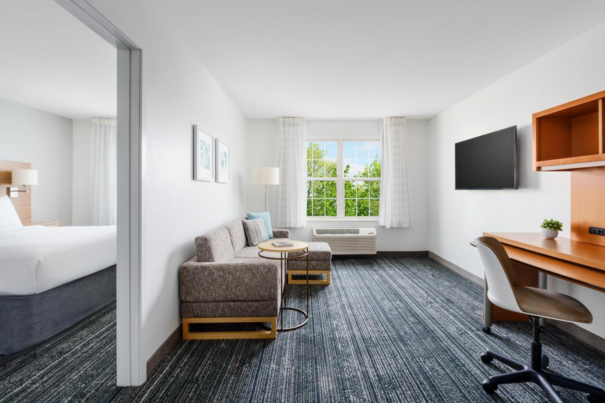 One-Bedroom Queen Suite Sofa Bed