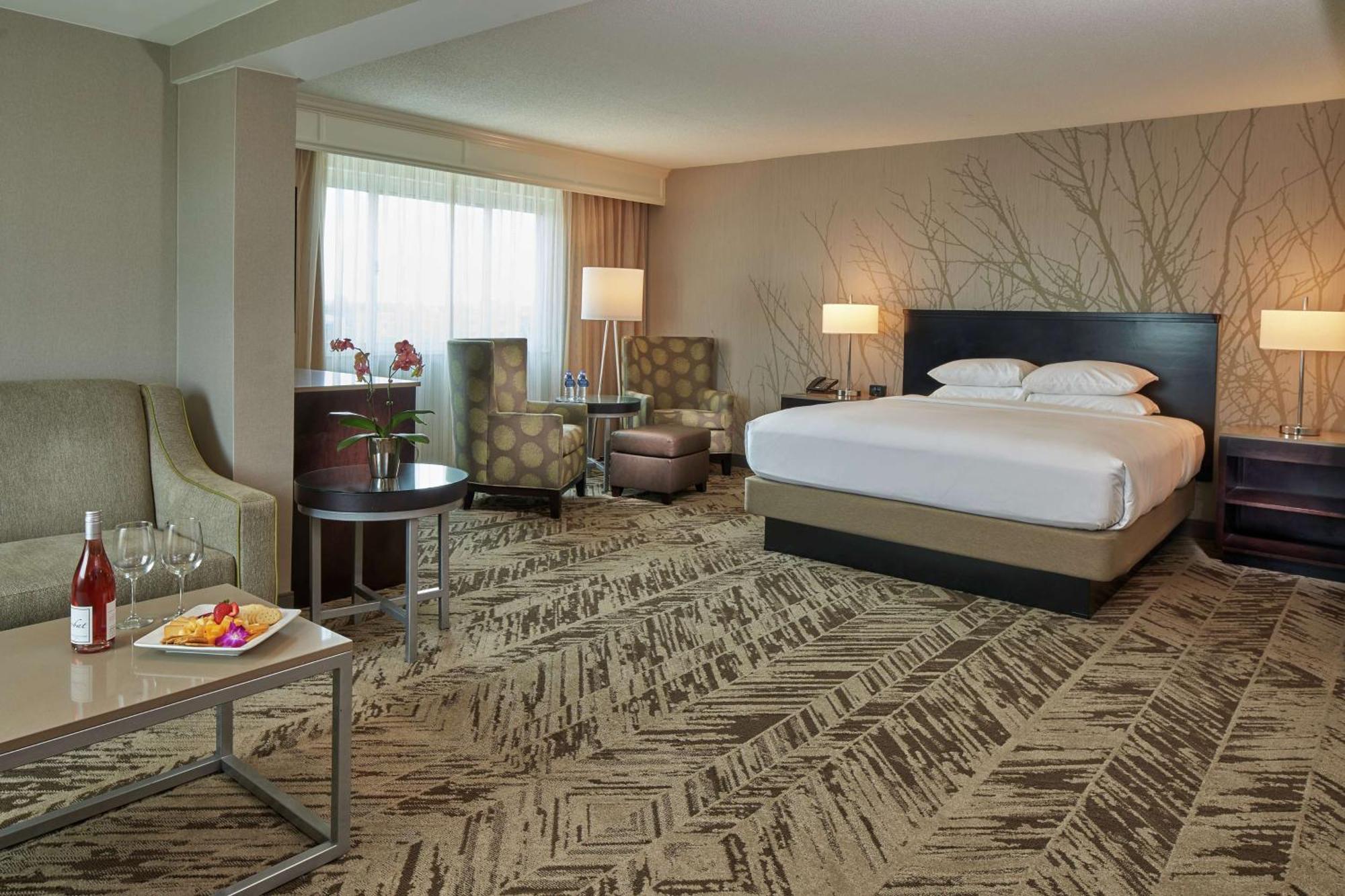 Junior King Suite Seating Area