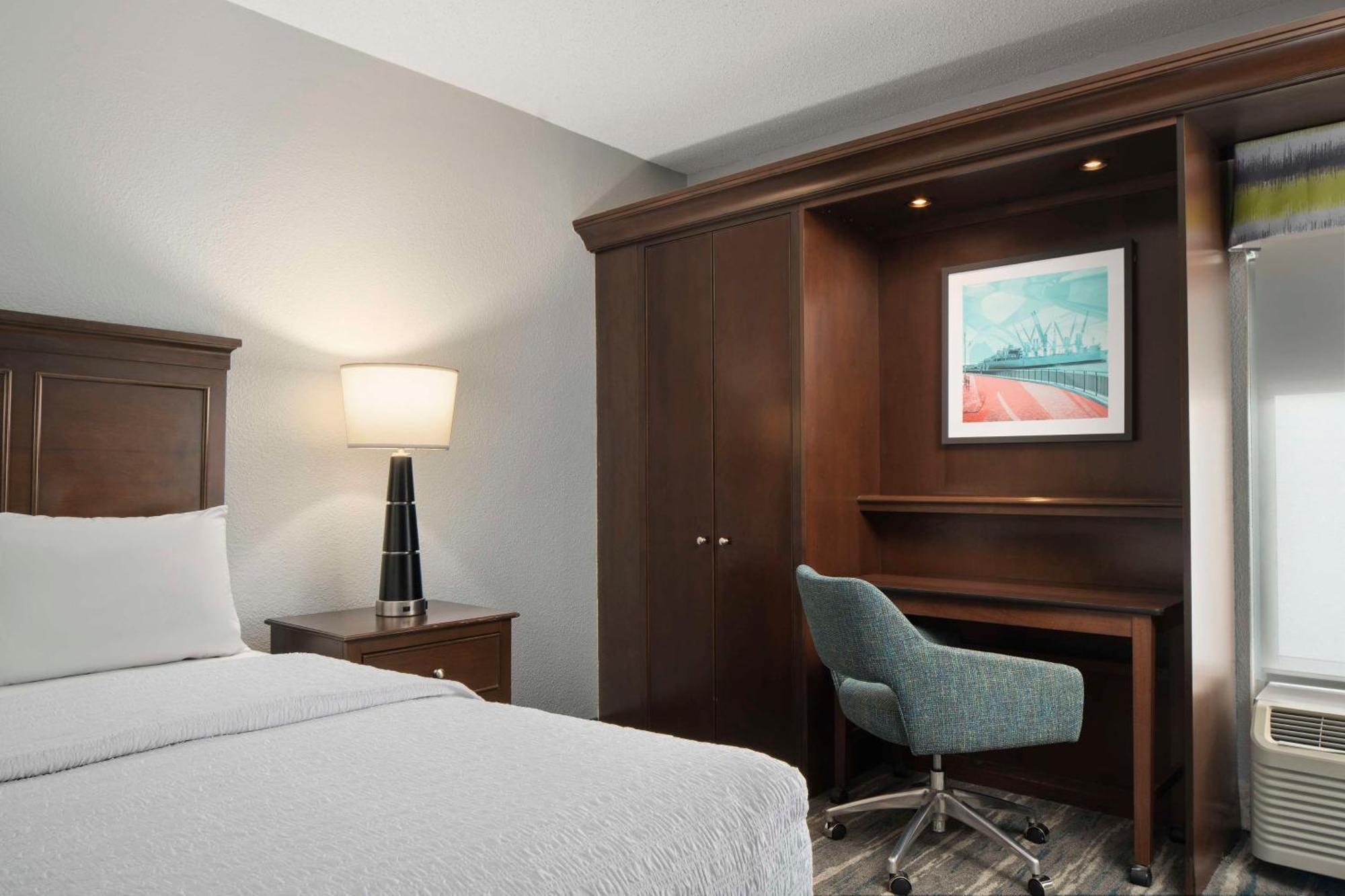 Double Room with Tub - Mobility and Hearing Accessible/Non-Smoking