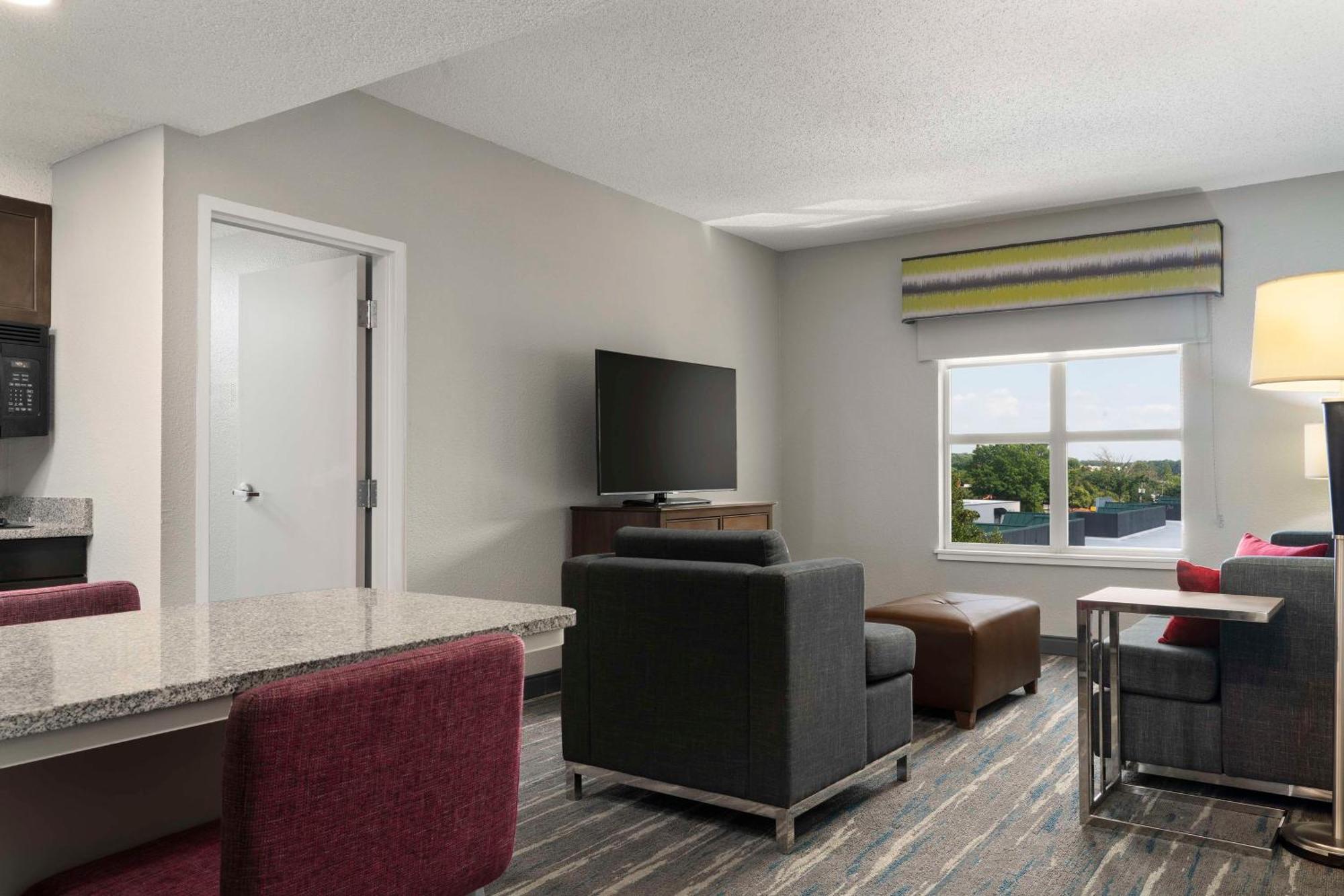One-Bedroom King Suite with Kitchen - Non-Smoking