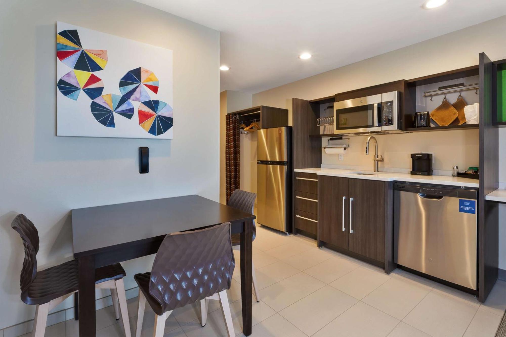 One-Bedroom King Suite Non-Smoking