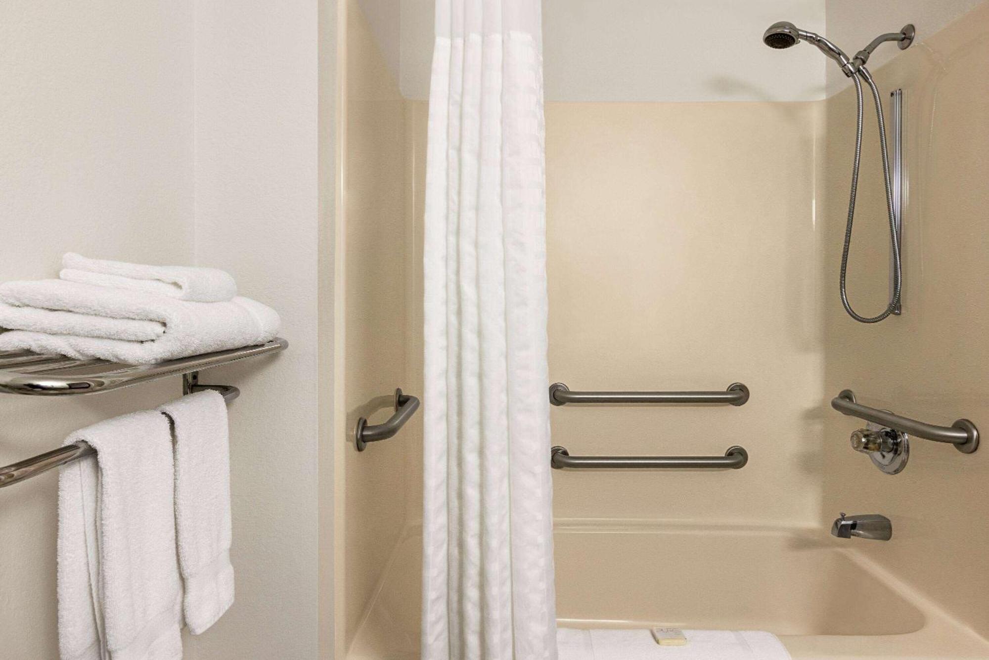 Queen Room - Disability Access/Non-Smoking