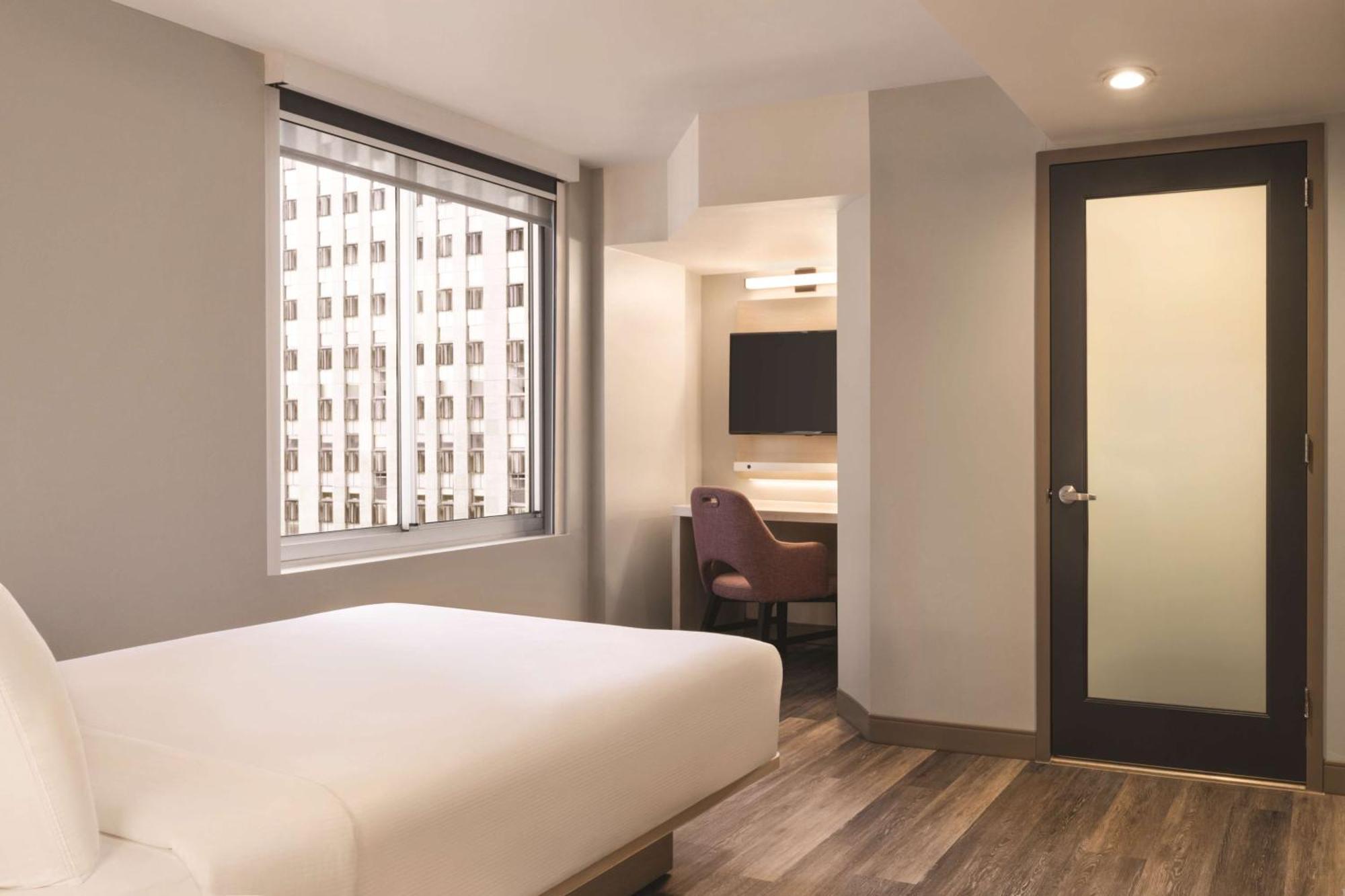 Deluxe Queen Room with Two Queen Beds,1548799606:JPEG