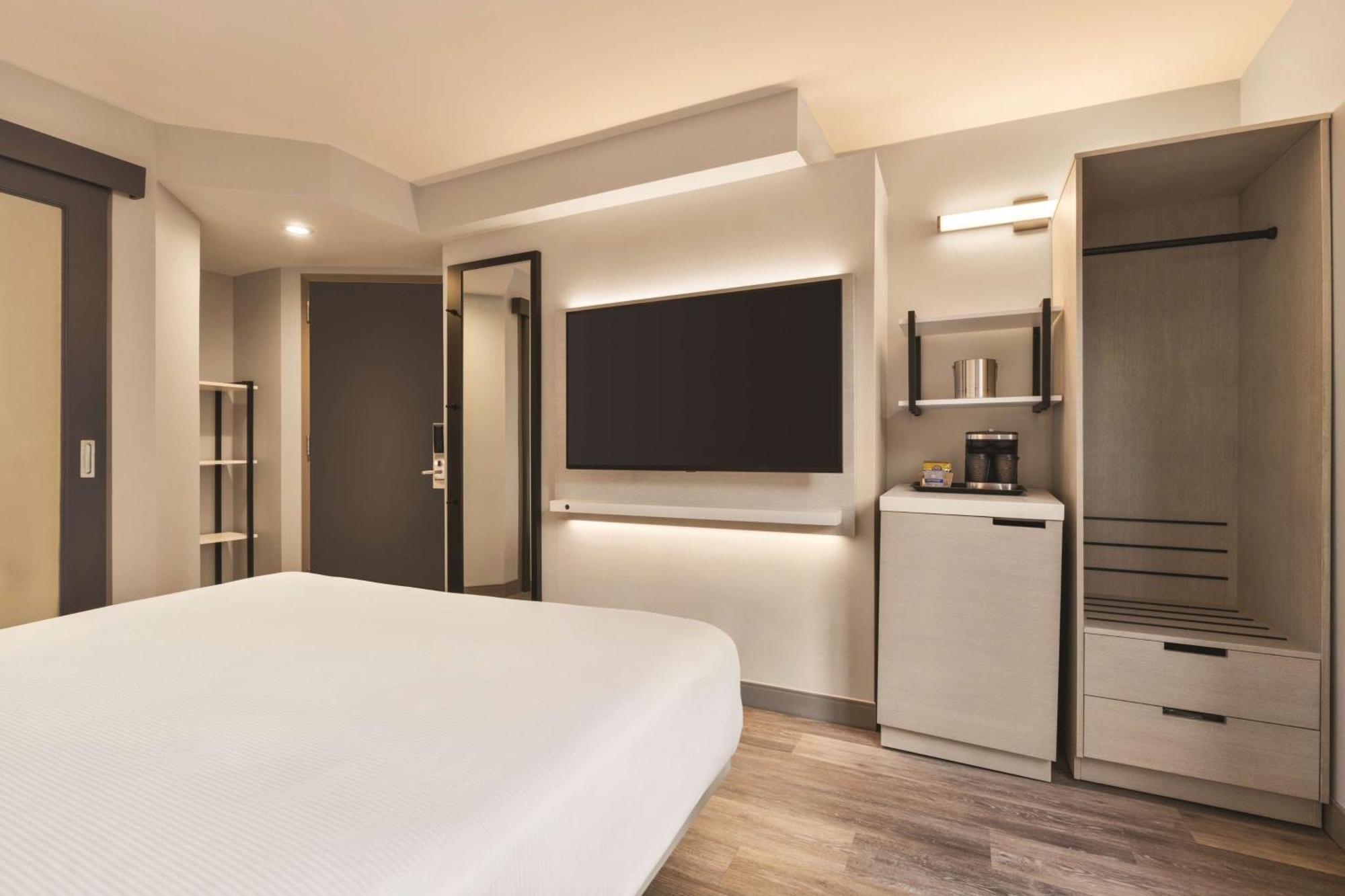 King Room,1548799723:JPEG