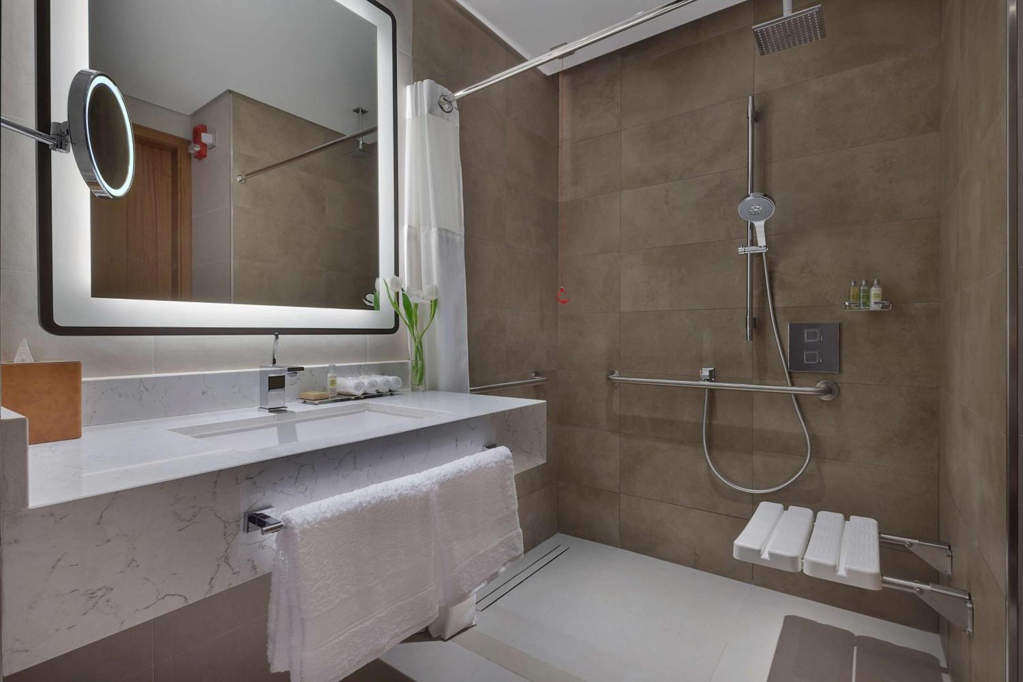 King Room Mobility Access