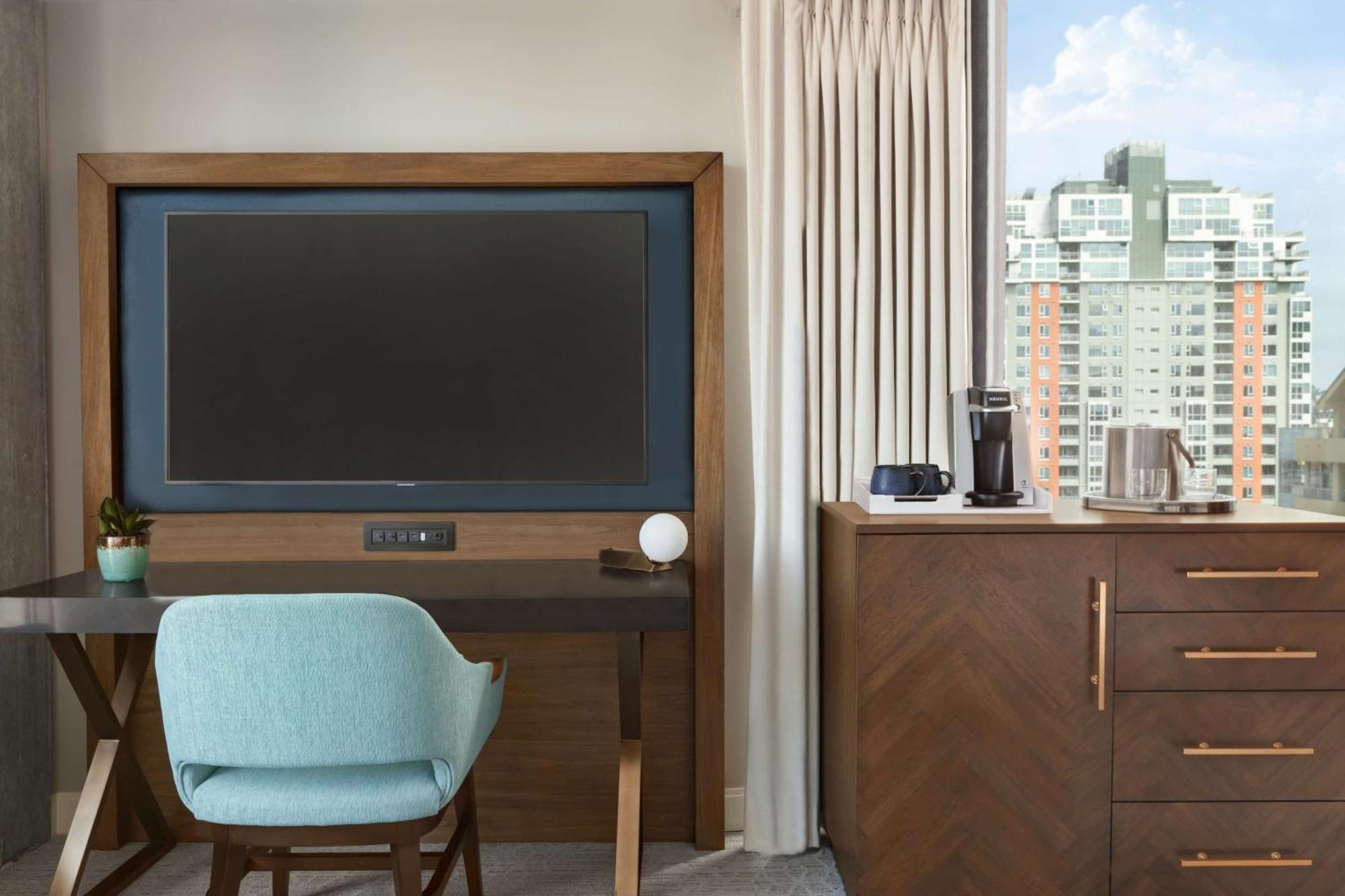 King Room with City View- Hearing Access