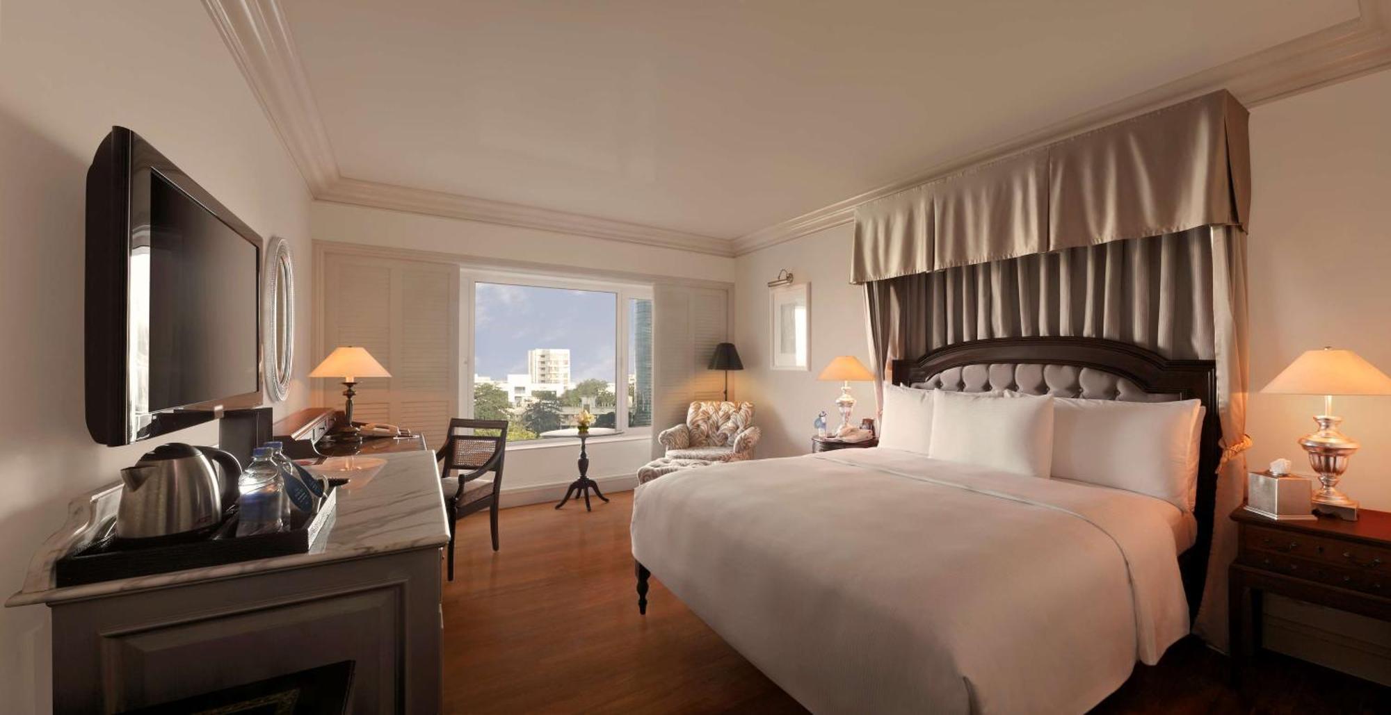 Executive King Room Access to Executive Lounge