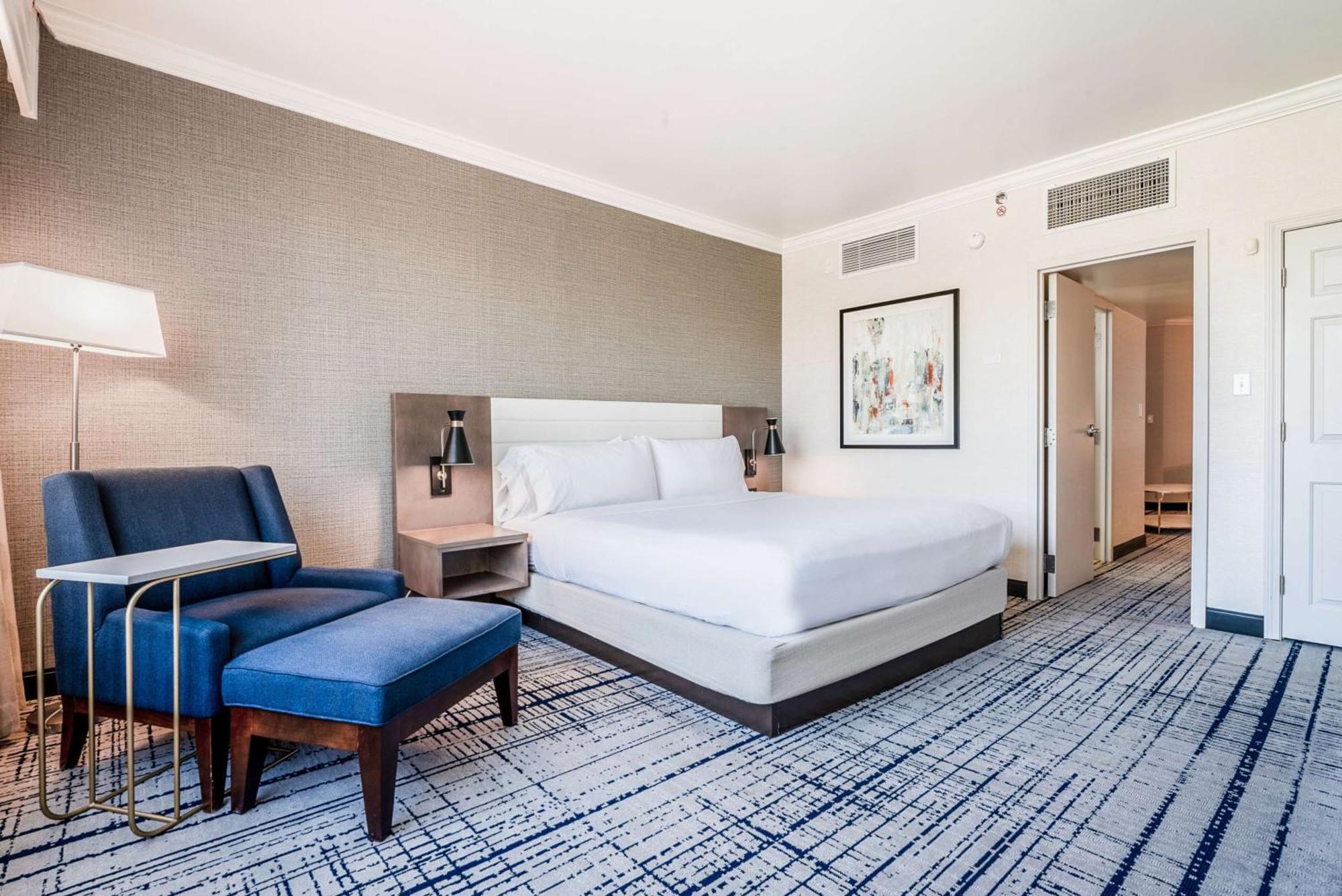 King Room,1548936070:JPEG