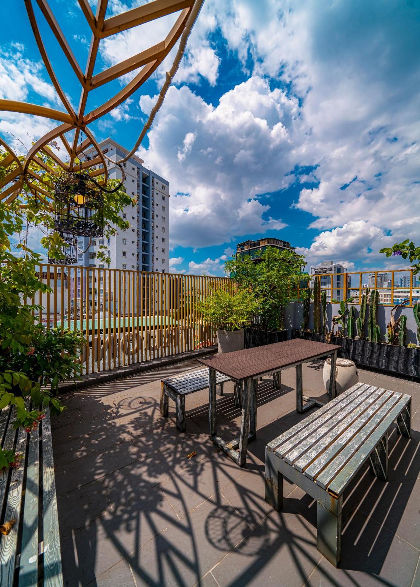 Queen Room Garden View