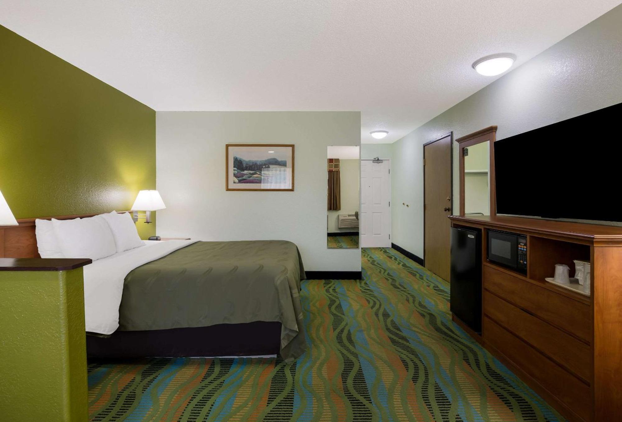 Queen Room