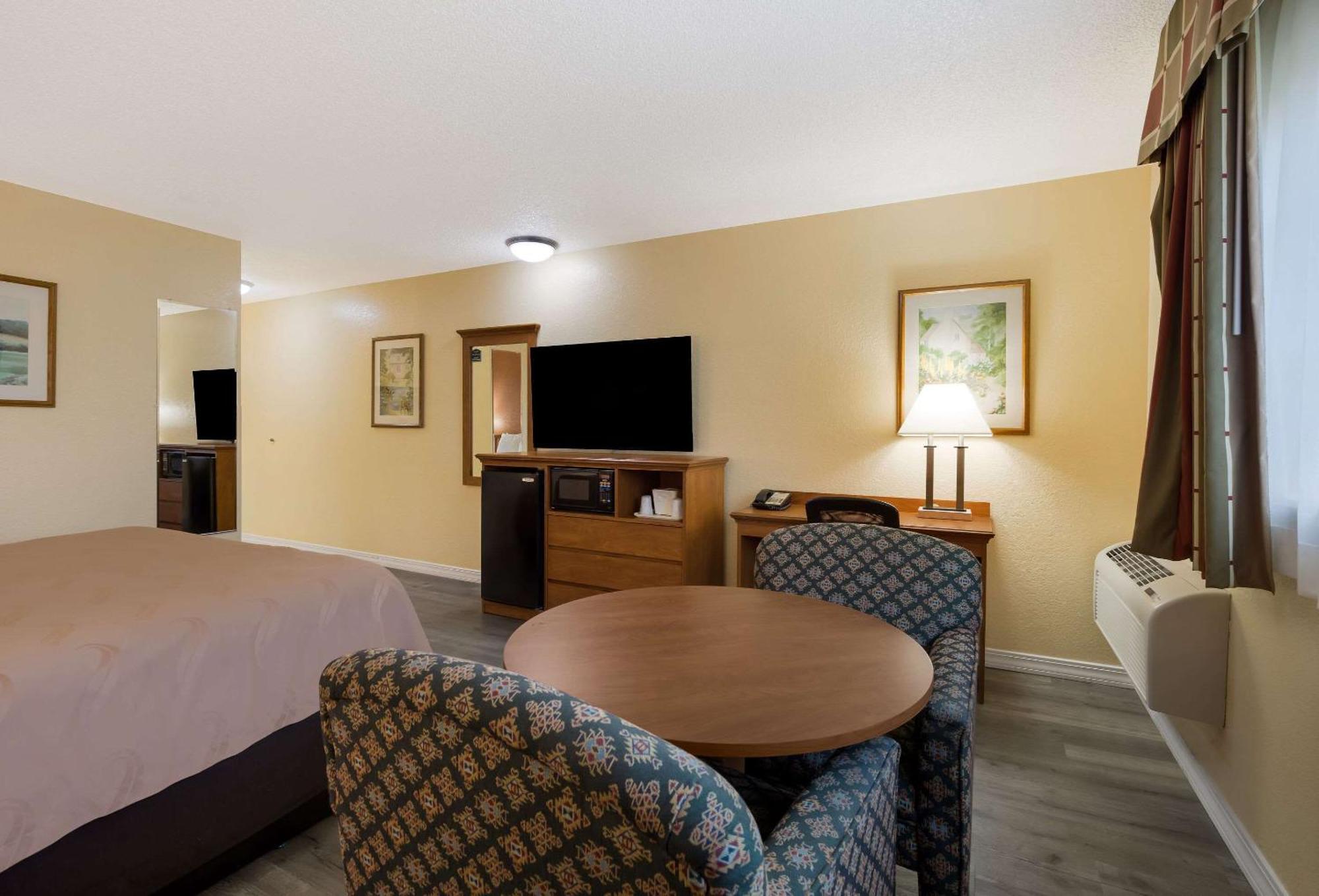 Queen Room