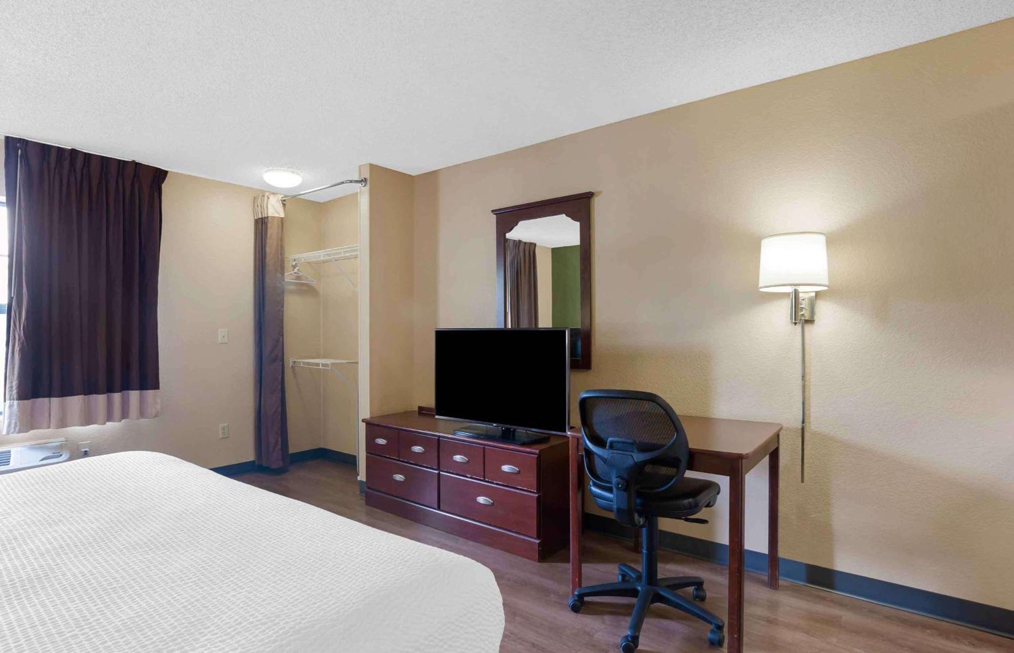 Studio 2 Queen Beds Non-Smoking