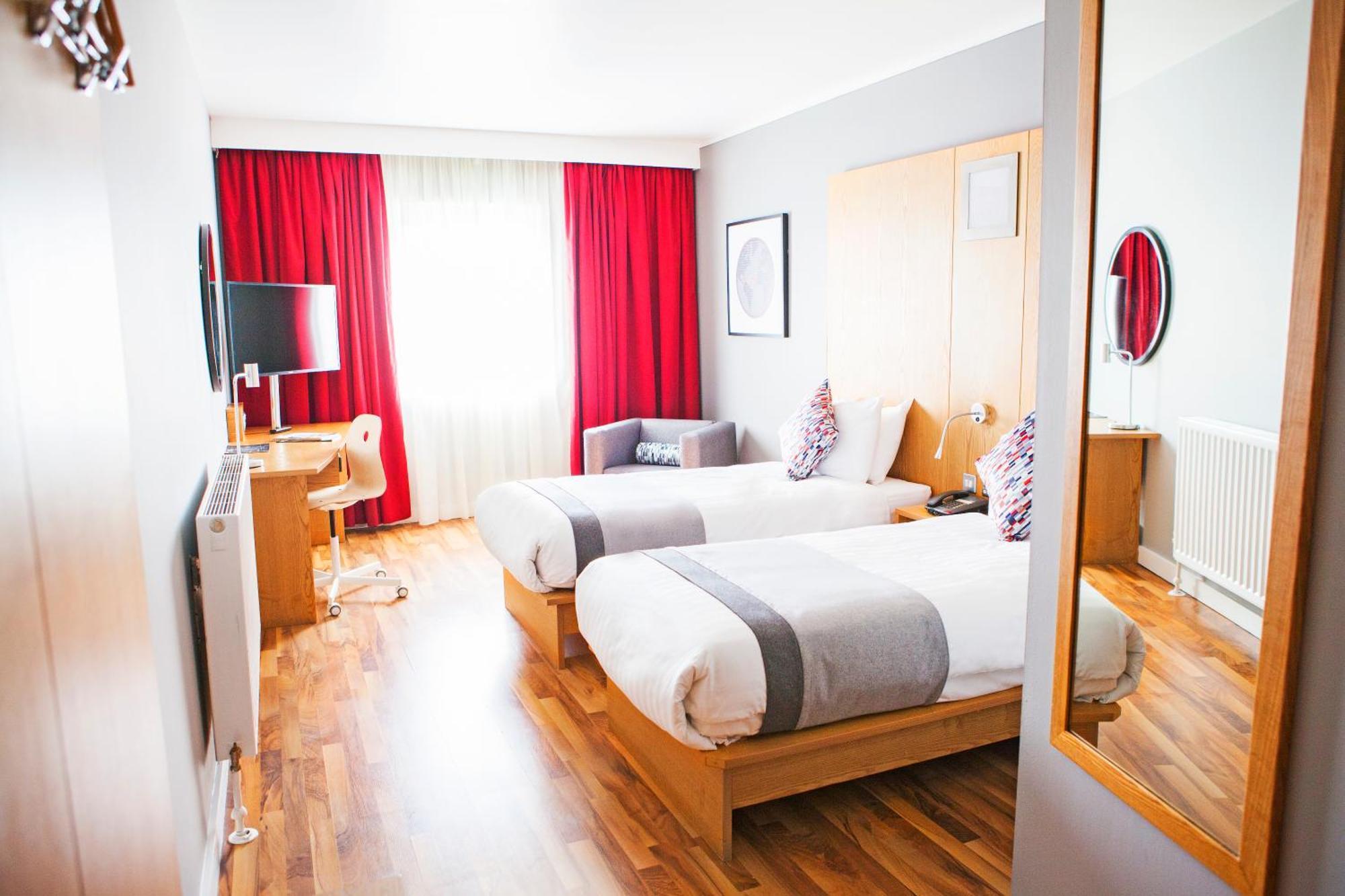 Twin Room,1550286385:JPEG