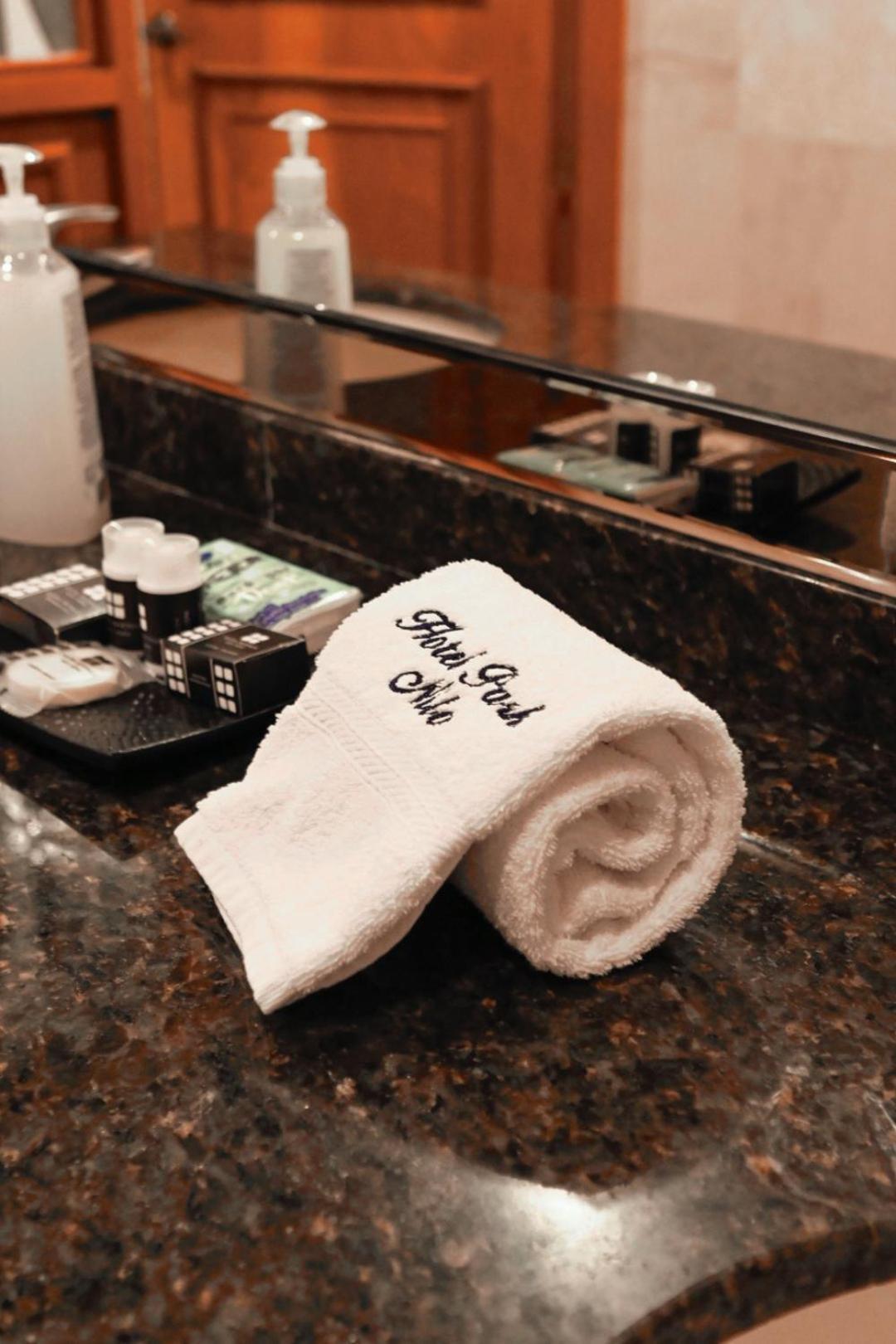 Deluxe Queen Suite