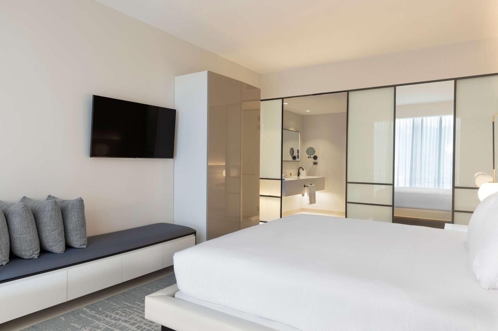 One-Bedroom King Suite