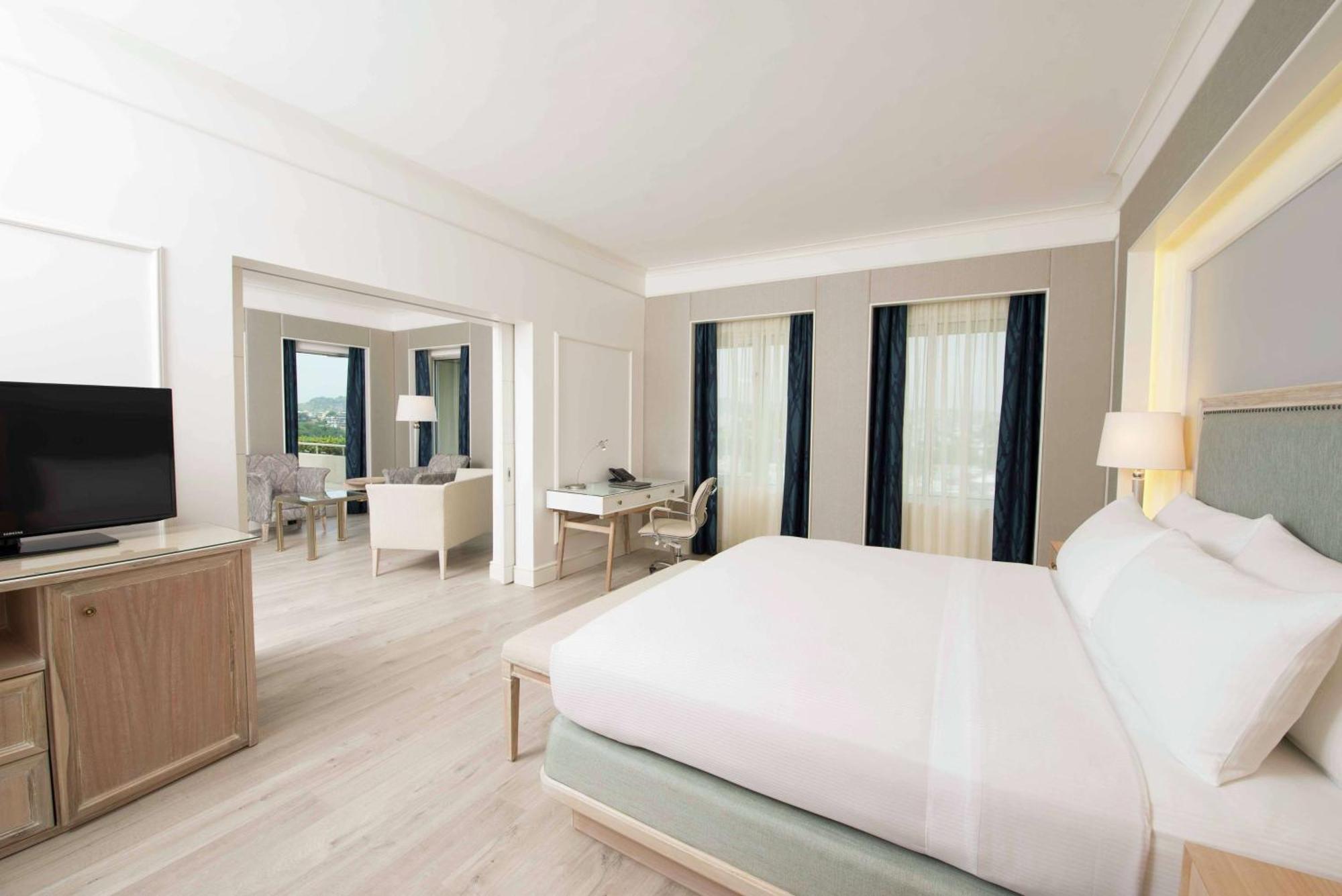 One Bedroom King Suite Executive Floor Lounge Access