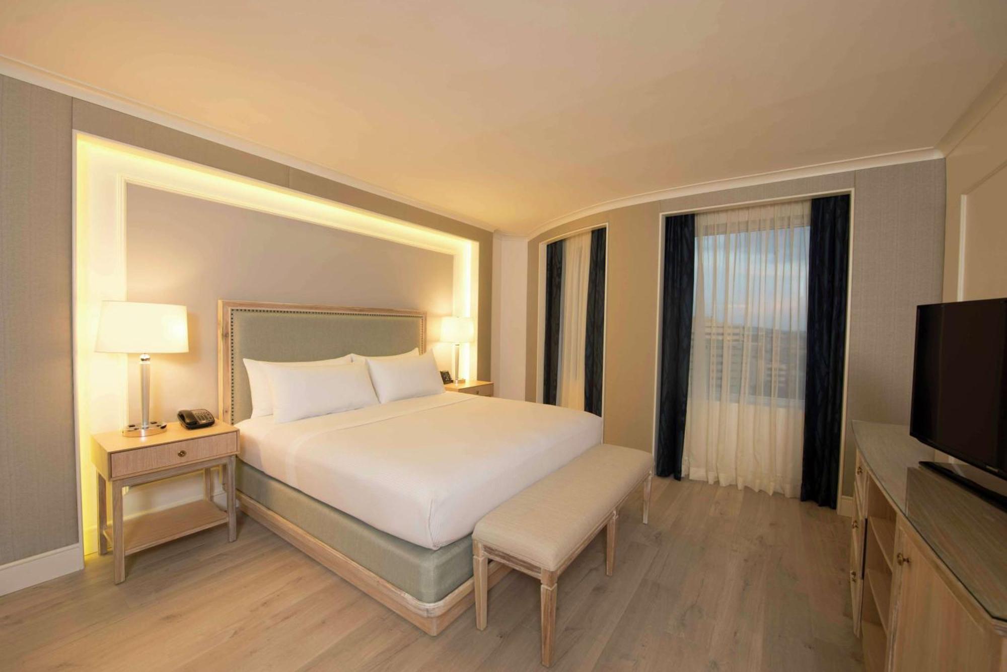 Junior King Suite Seating Area