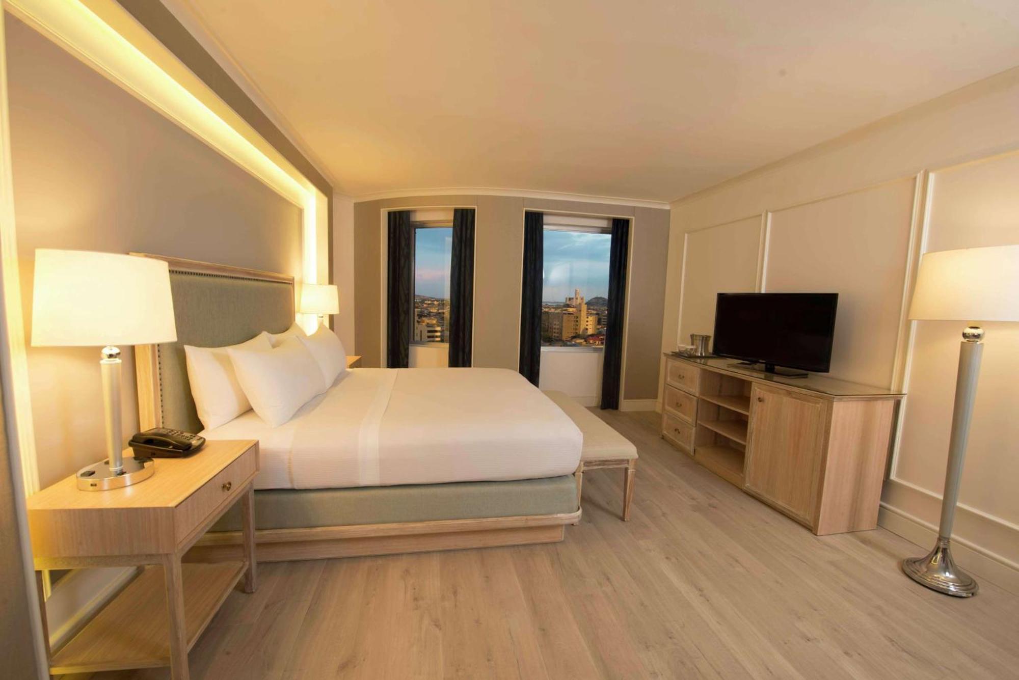 Junior King Suite Seating Area