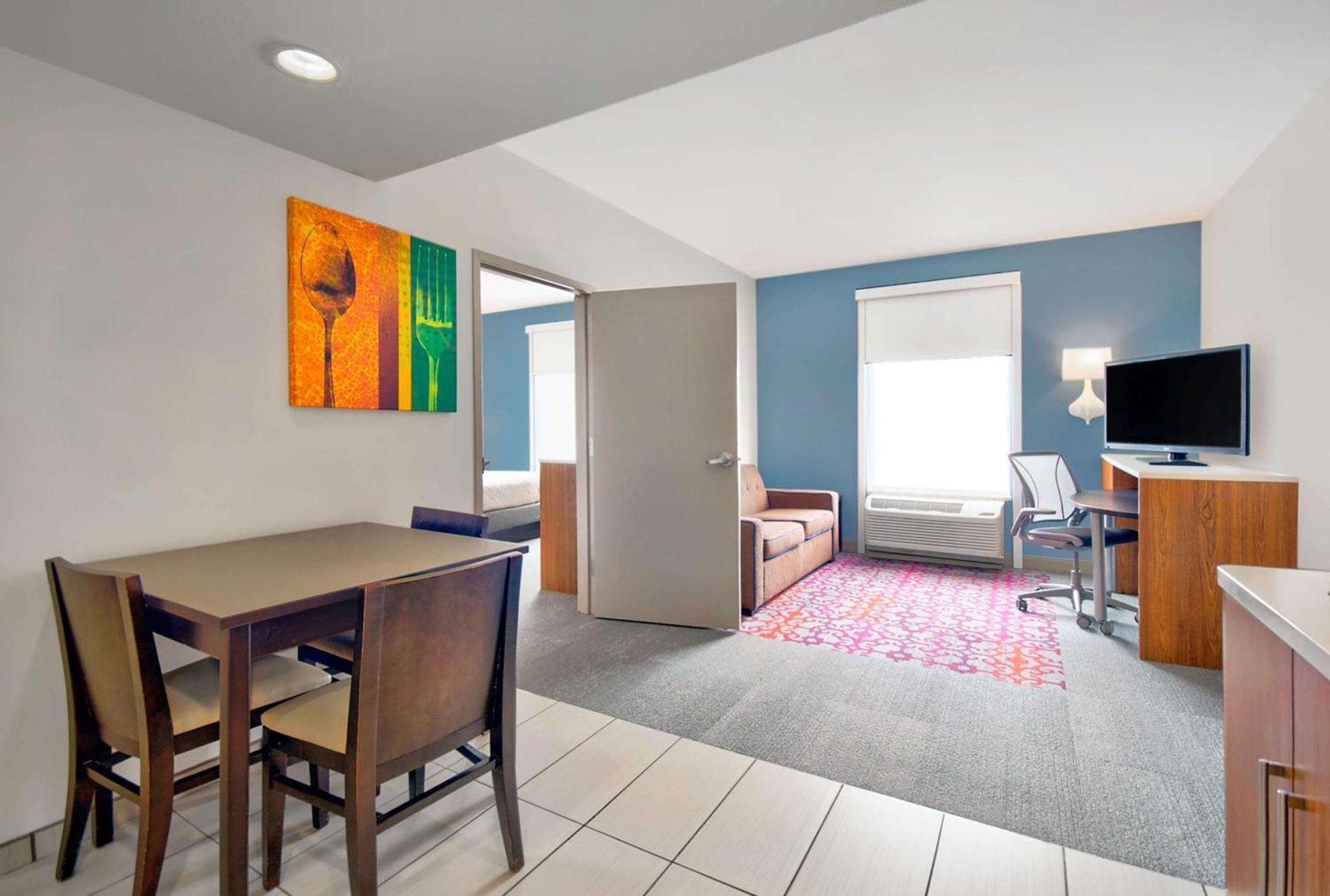 One-Bedroom Queen Suite Non-Smoking