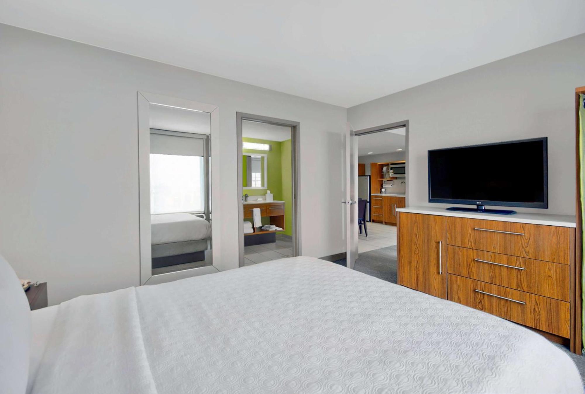 One-Bedroom Queen Suite Non-Smoking