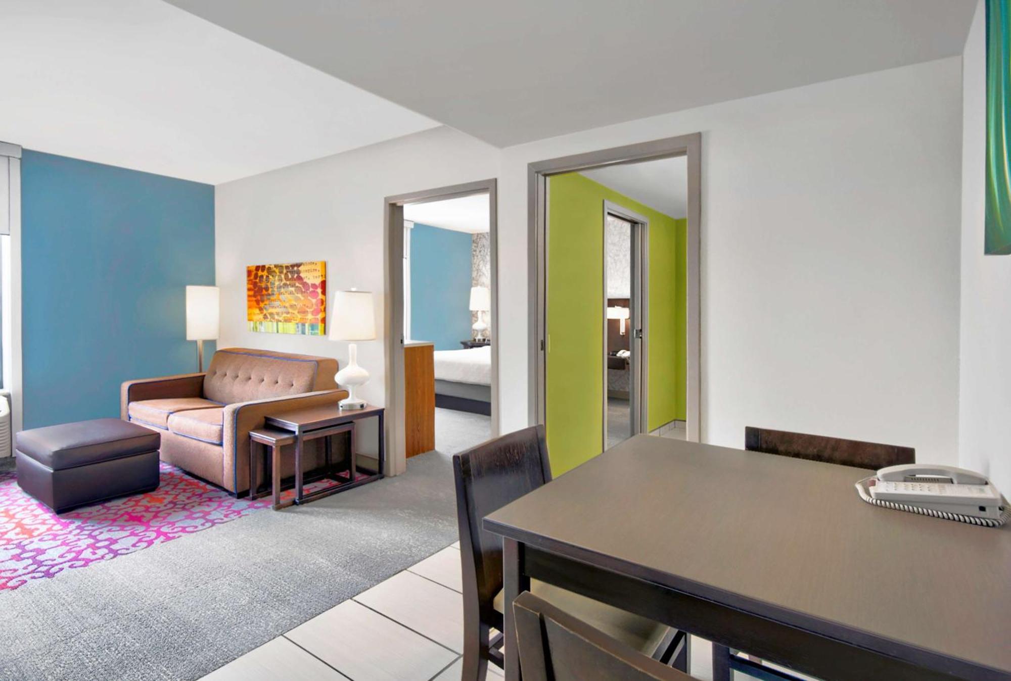 One-Bedroom Queen Suite Non-Smoking