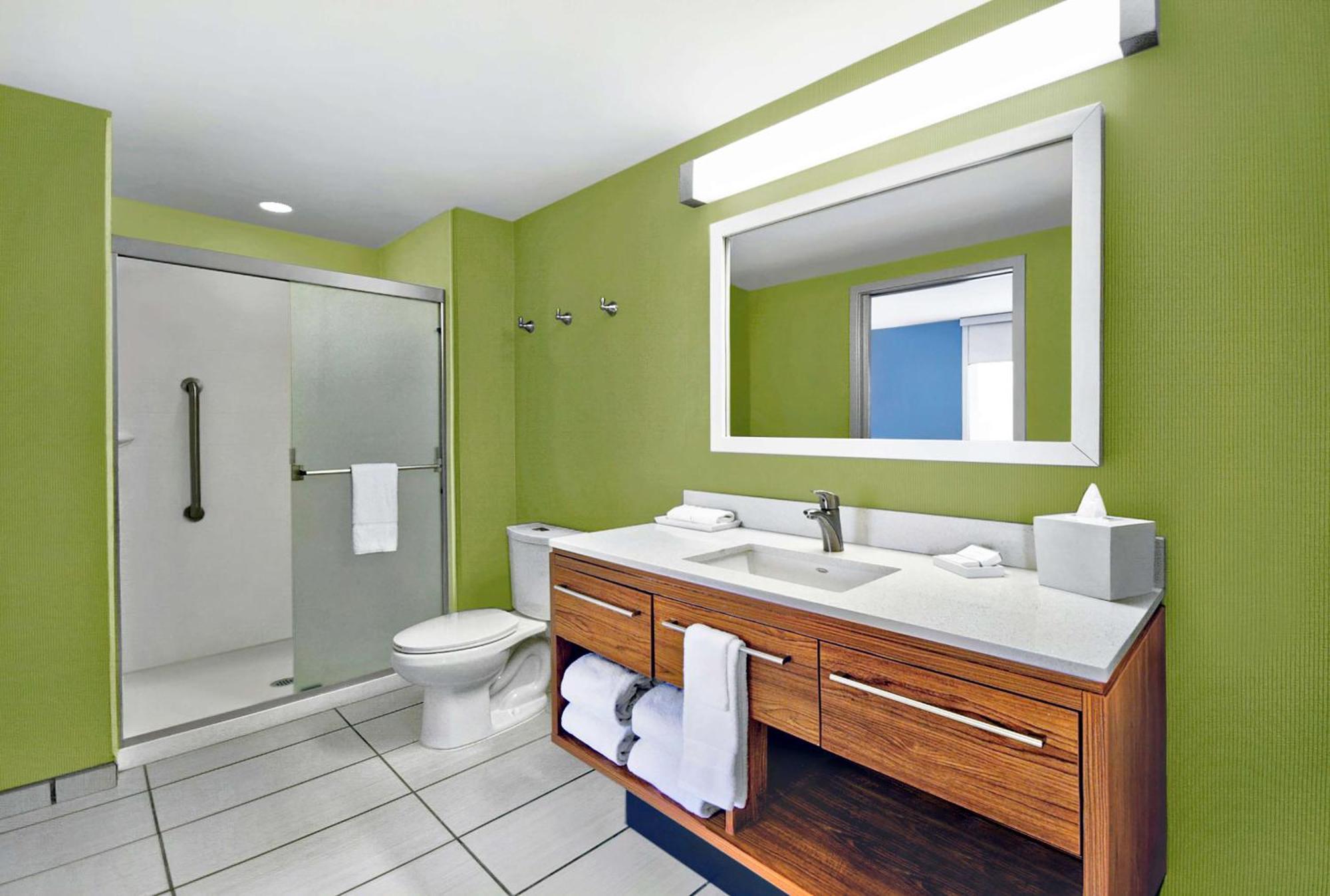One-Bedroom Queen Suite Non-Smoking