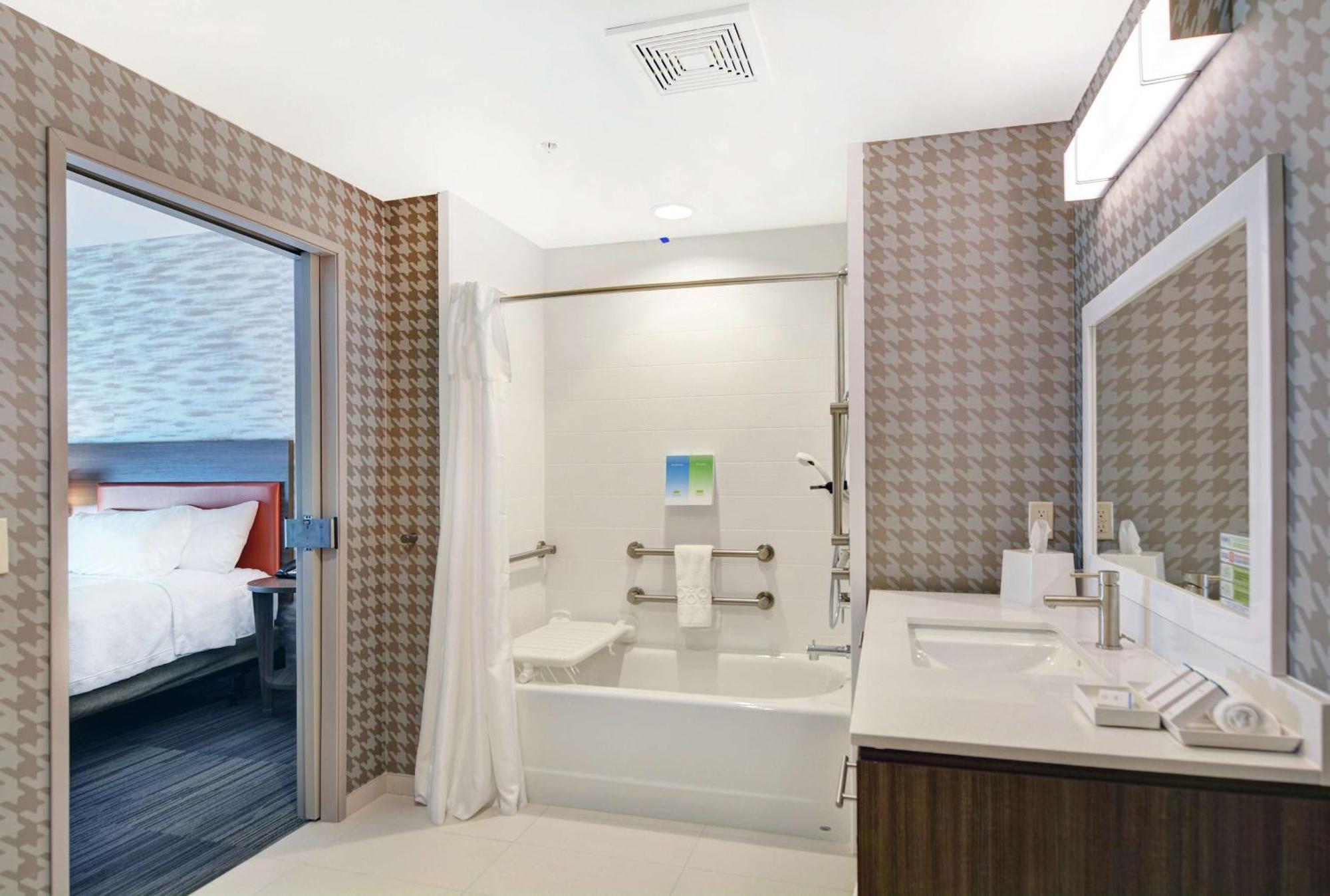 Queen Studio Two Queen Beds Mobility Hearing Access or Non-Smoking