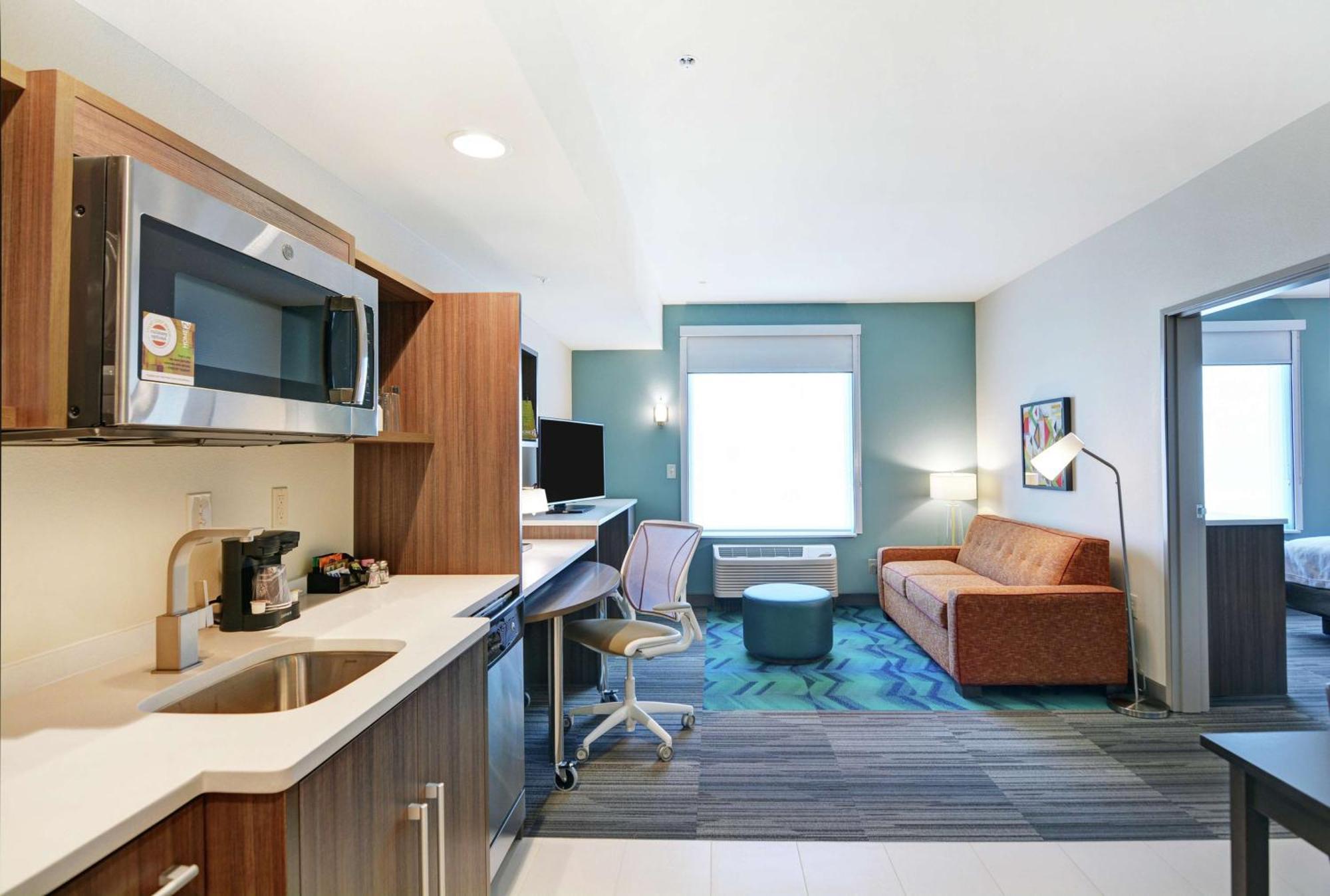 One-Bedroom Queen Suite Non-Smoking