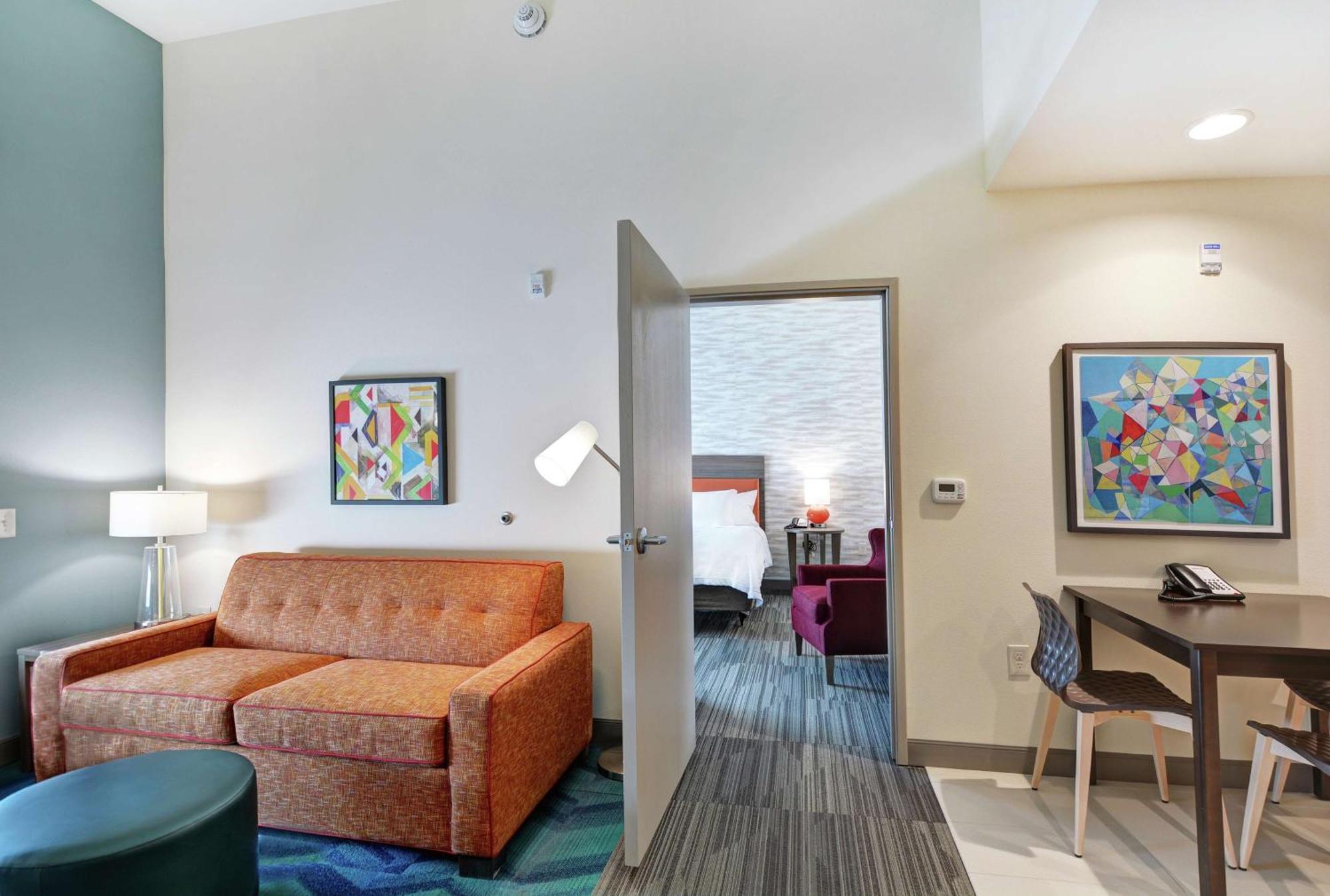 One-Bedroom Queen Suite Non-Smoking