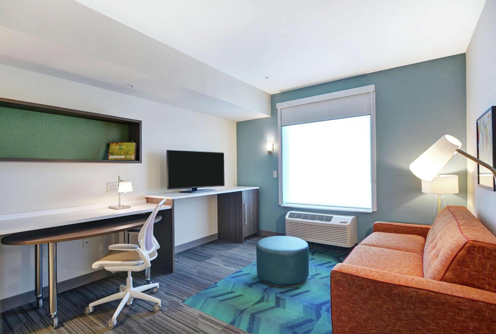 One-Bedroom Queen Suite Non-Smoking