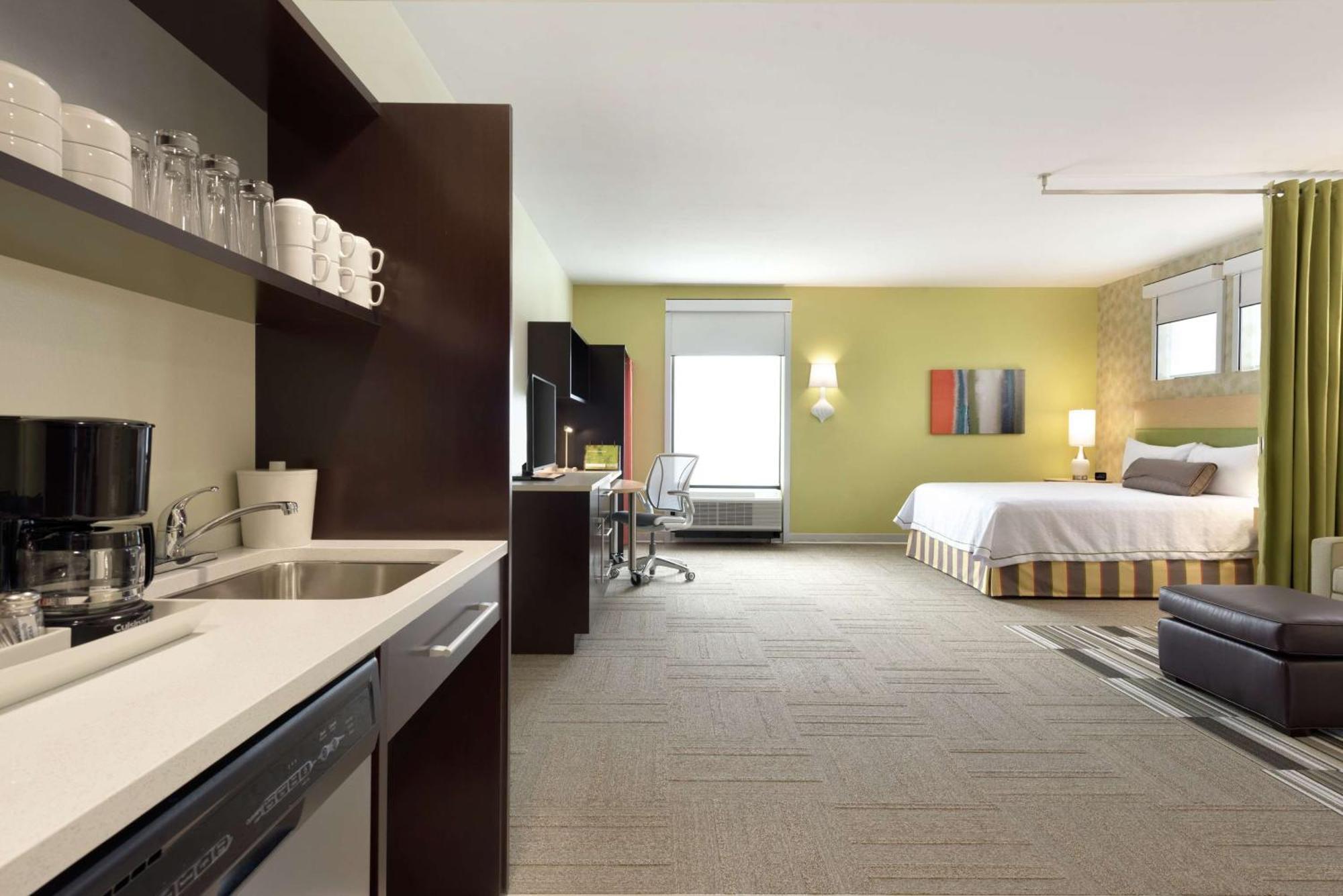 King Studio Suite Mobility Access or Non-Smoking