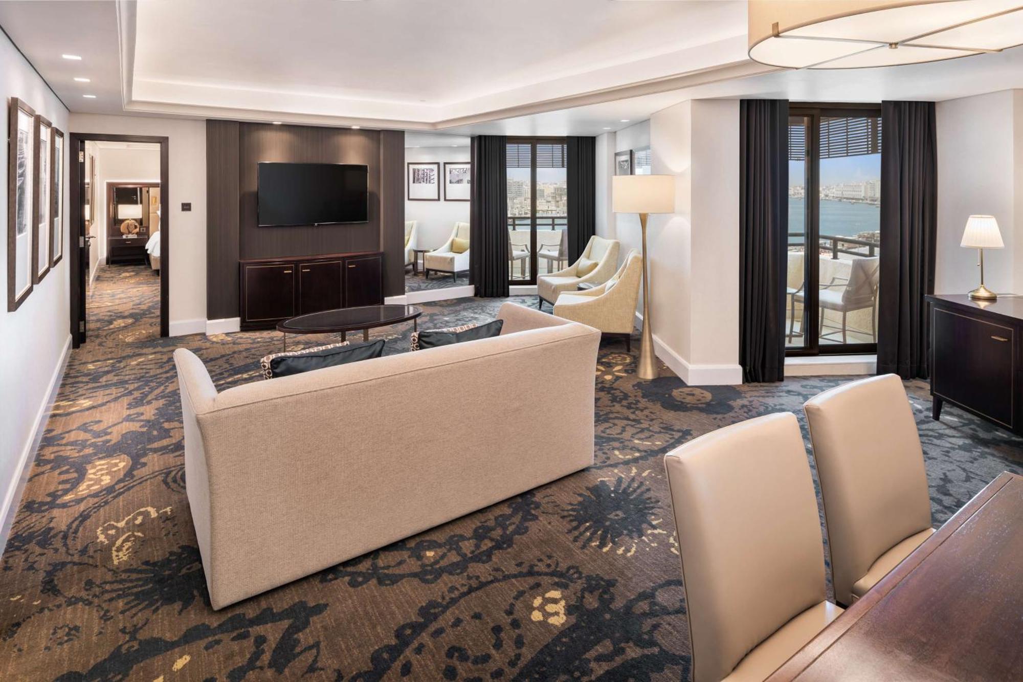 Grand Suite Lounge Access Balcony Creek View