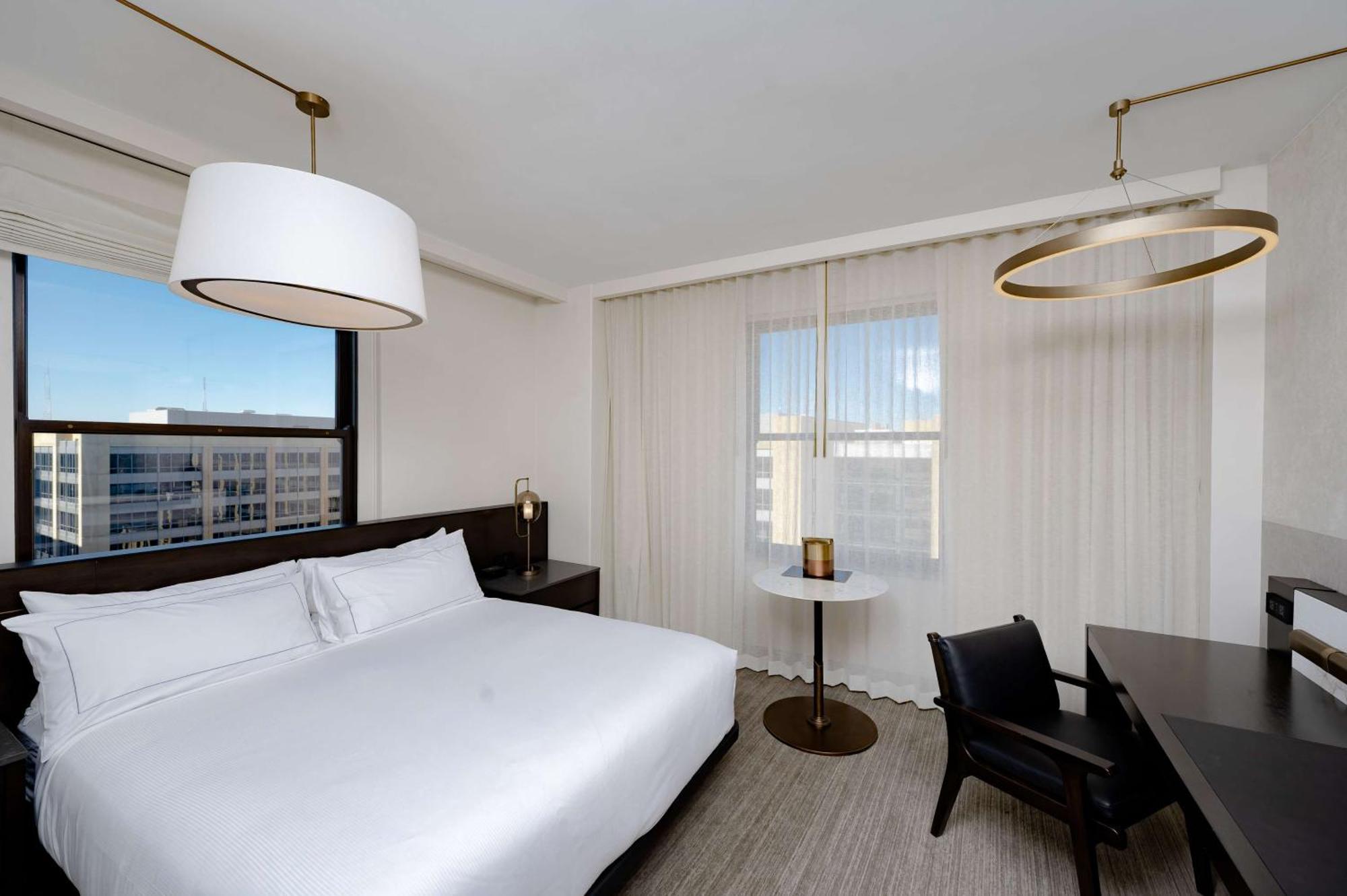Corner King Room