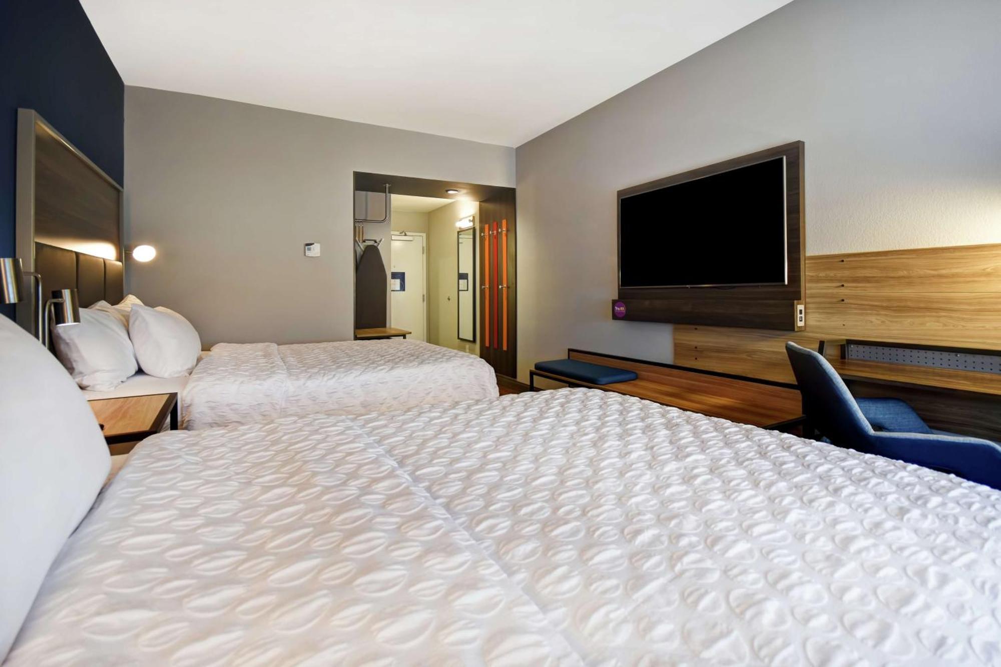 Queen Room Two Queen Beds