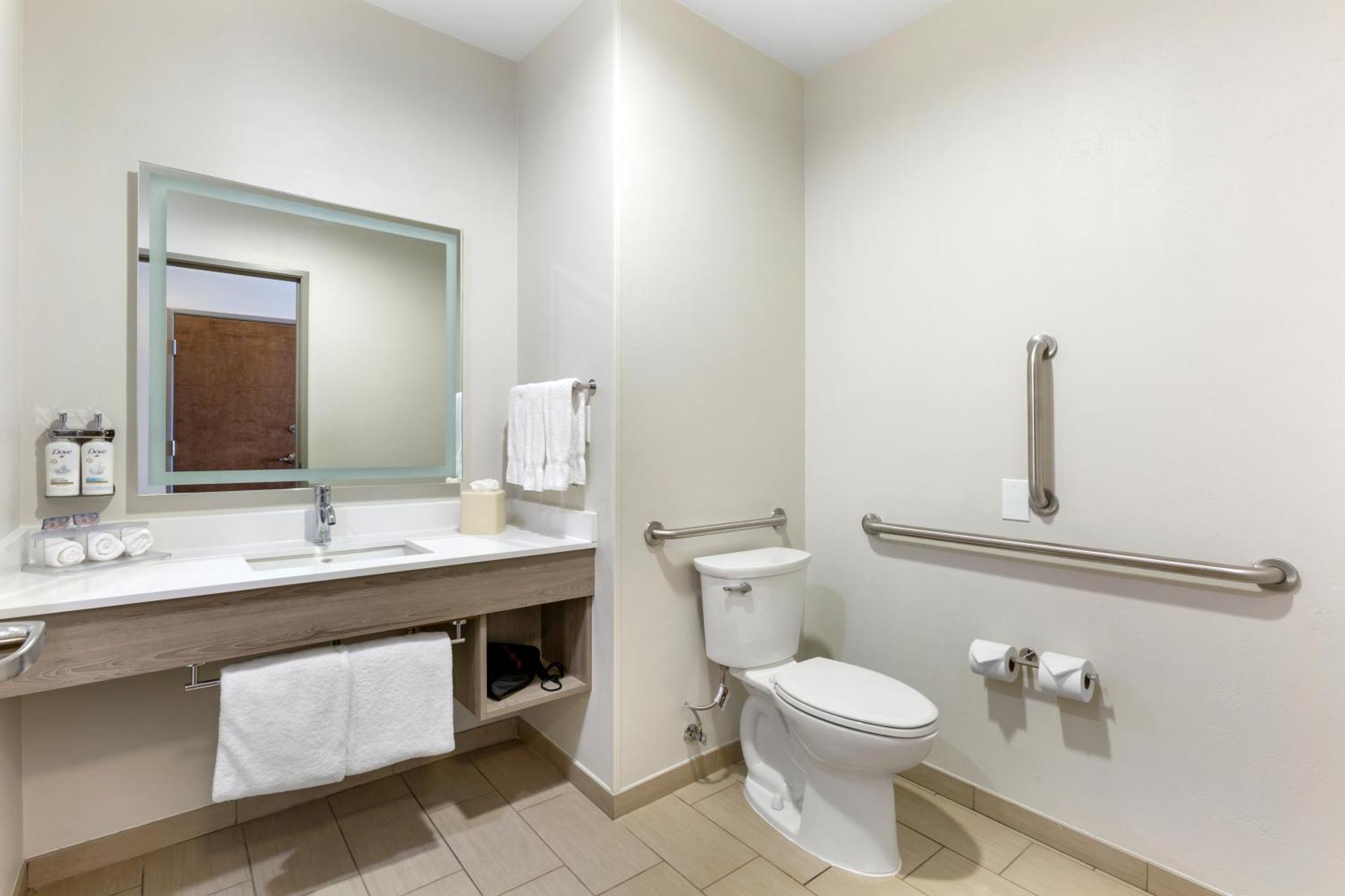 Queen Room Two Queen Beds Mobility Access Tub or Non-Smoking
