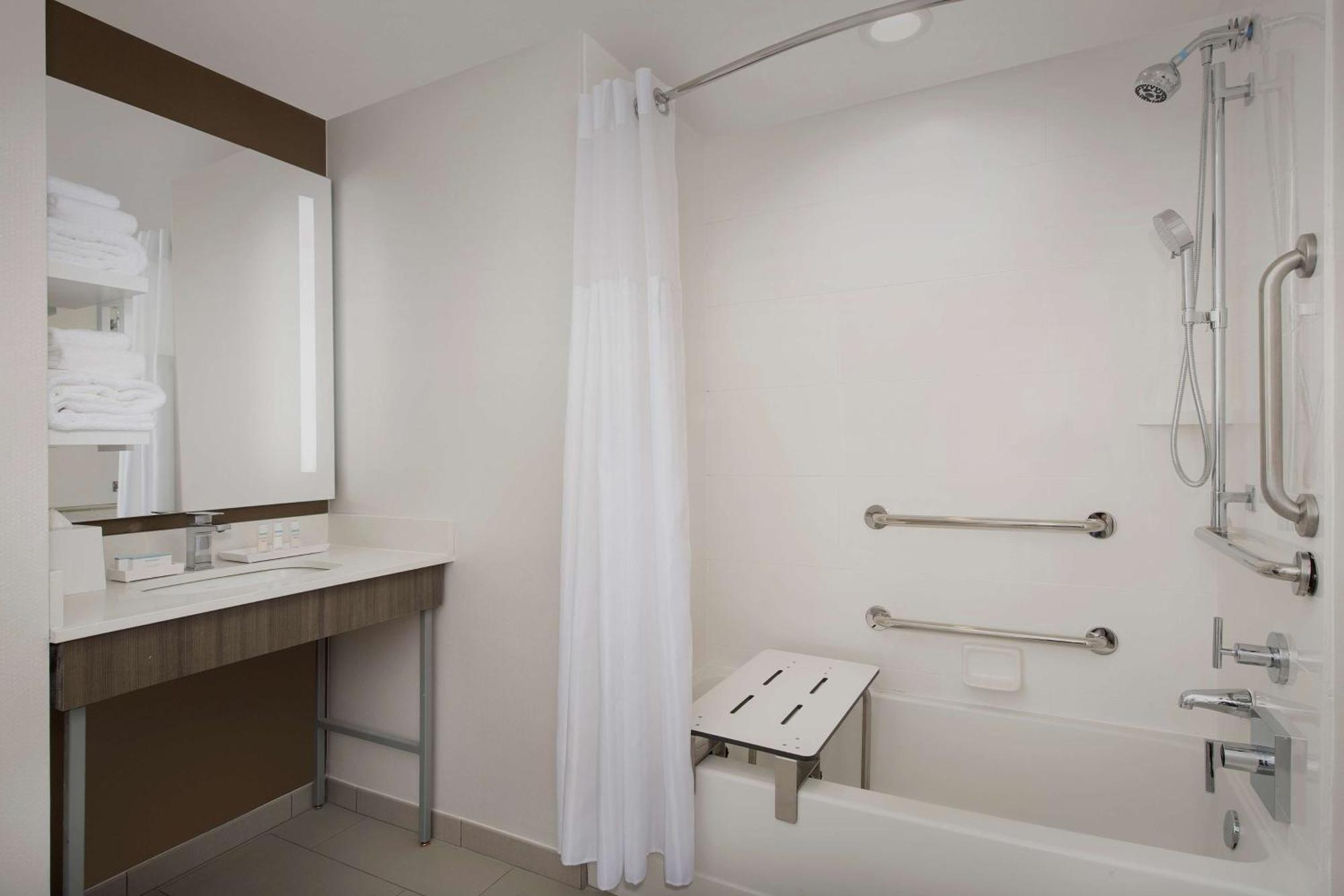 Queen Room Two Queen Beds Mobility Access