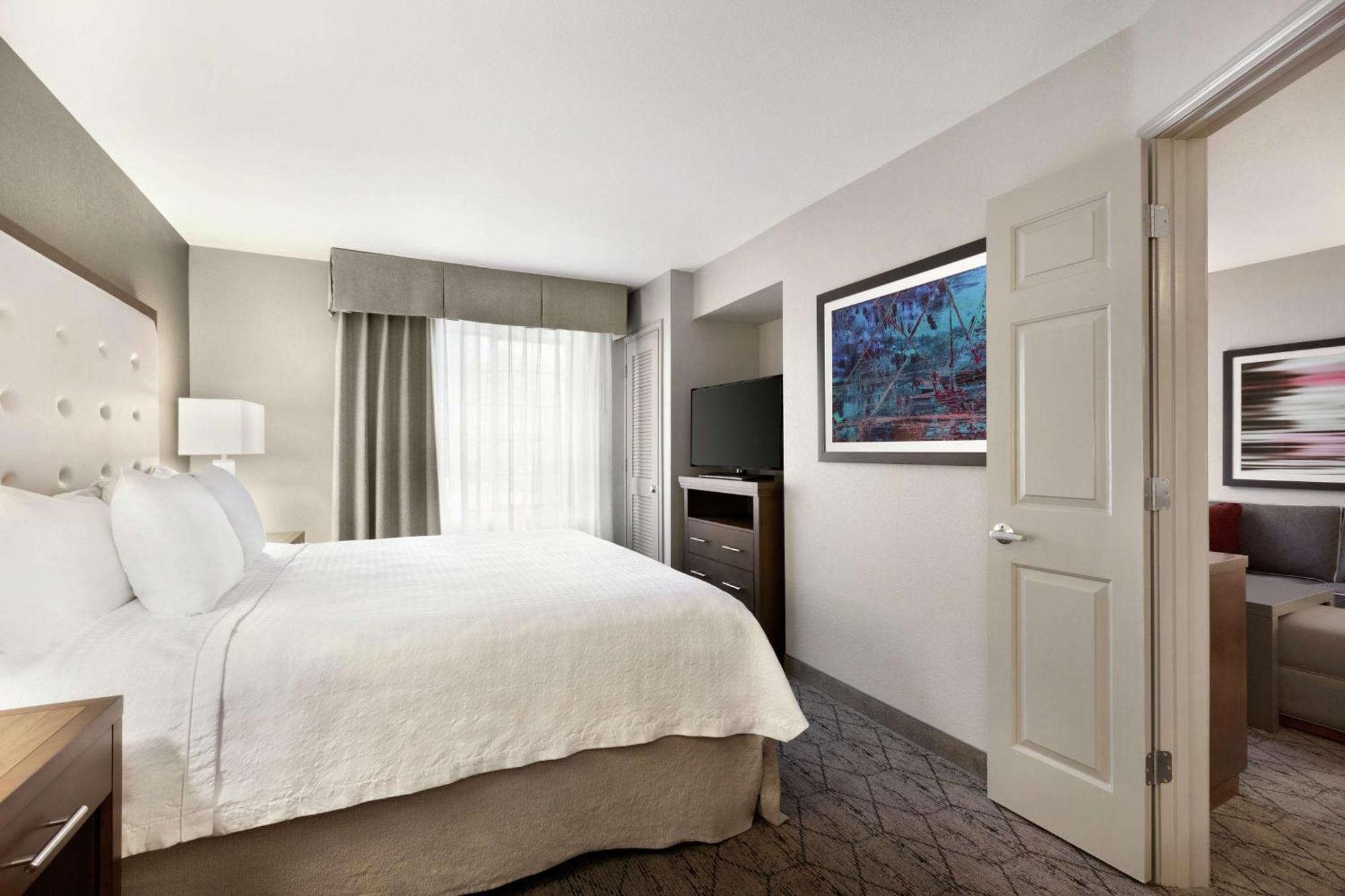 One-Bedroom King Suite - Non-Smoking