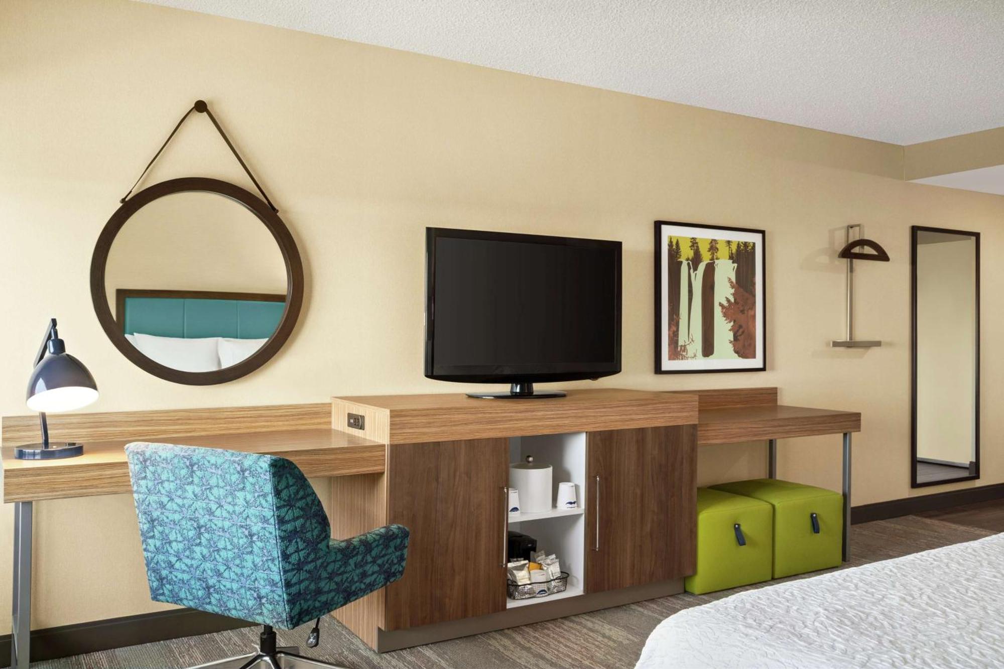 Room with Two Queen Beds - Non-Smoking
