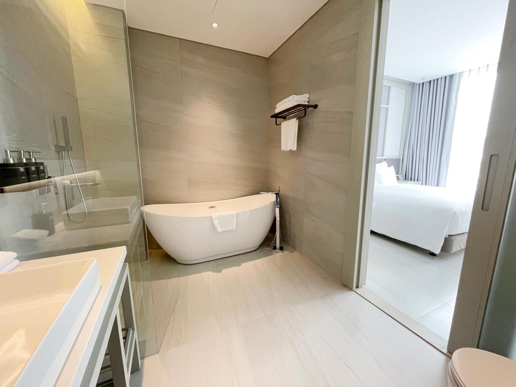 Penthouse Two-Bedroom Complimentary Daily Afternoon Tea & Welcome Minibar