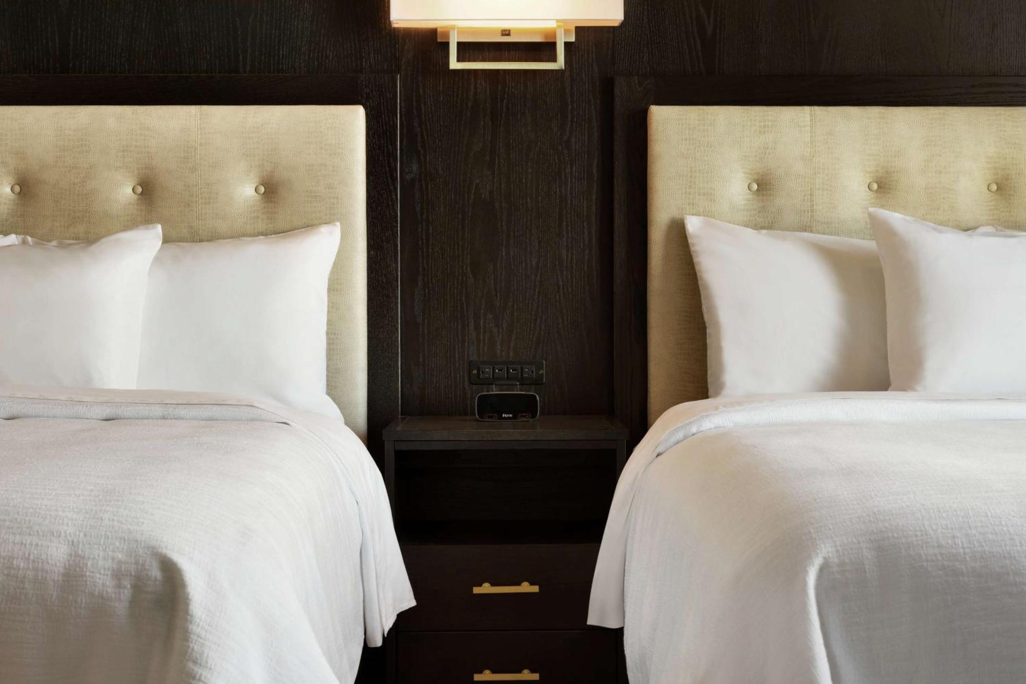 Two-Room Queen Suite Two Queen Beds