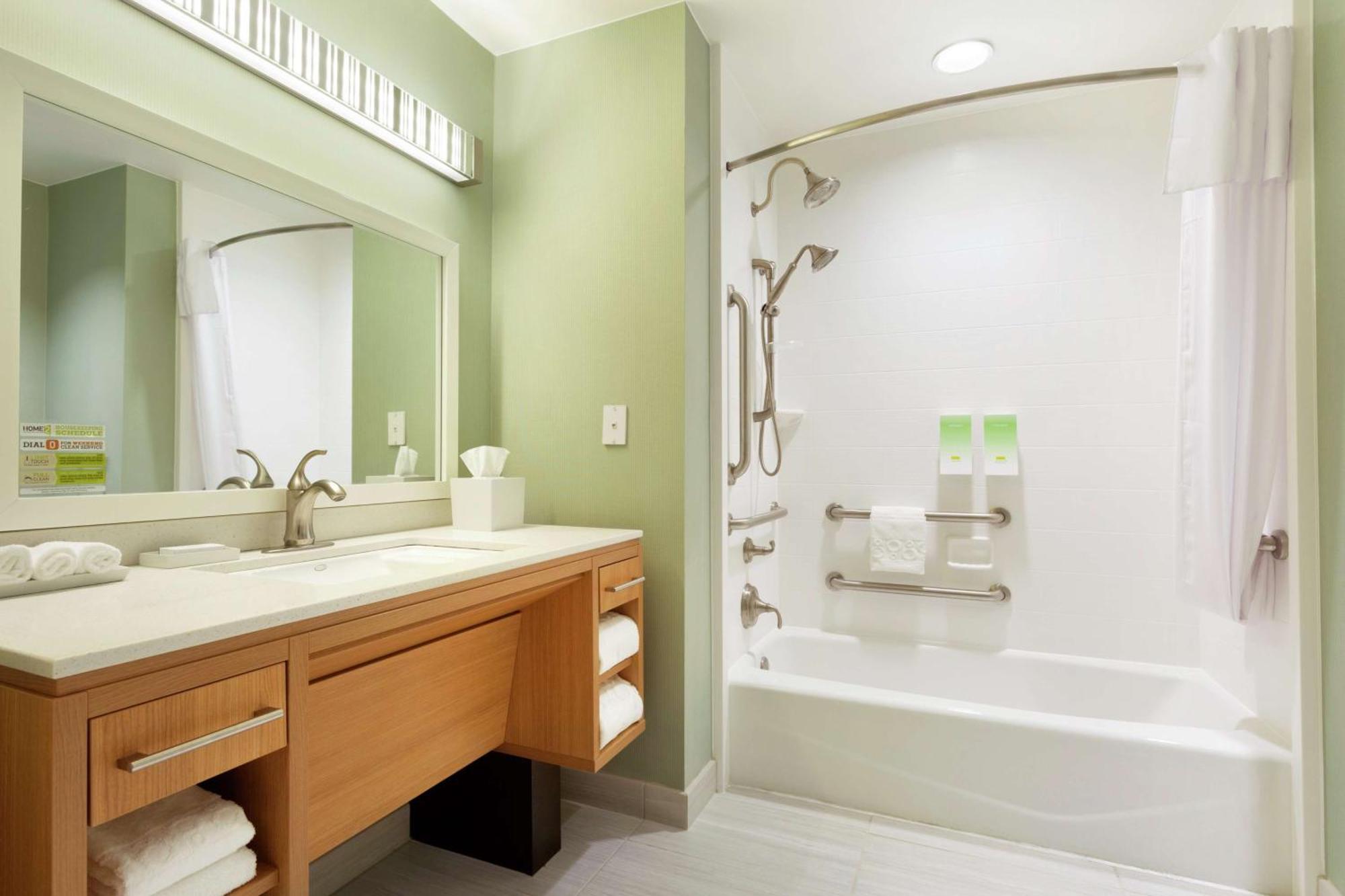 Queen Studio Two Queen Beds Disability Access or Non-Smoking