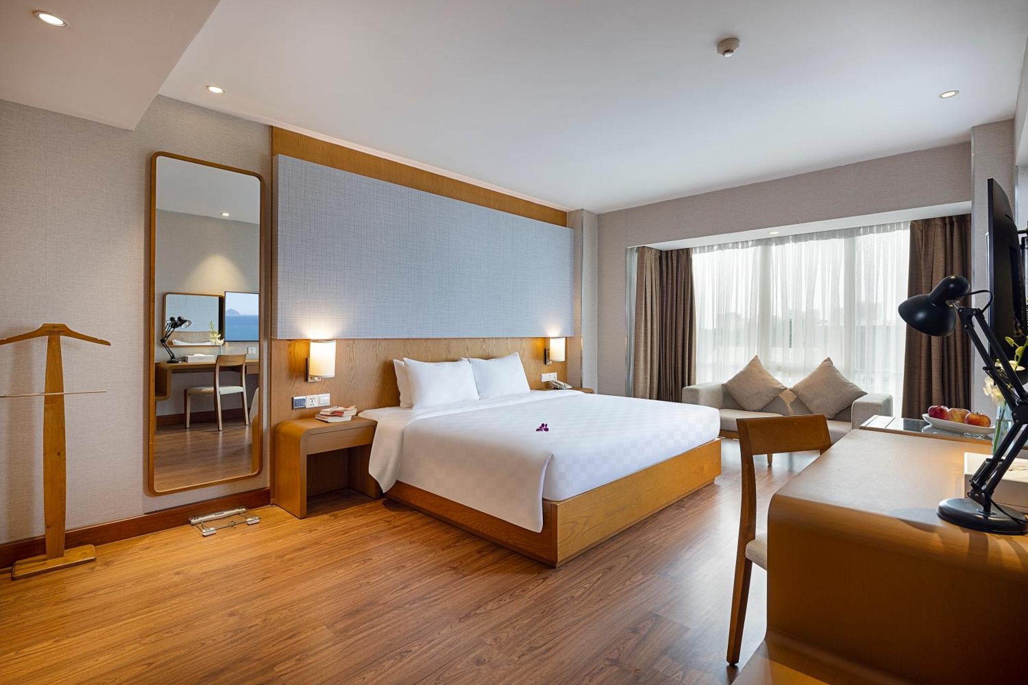 Signature Retreat Suite Daily Afternoon & Mini Bar