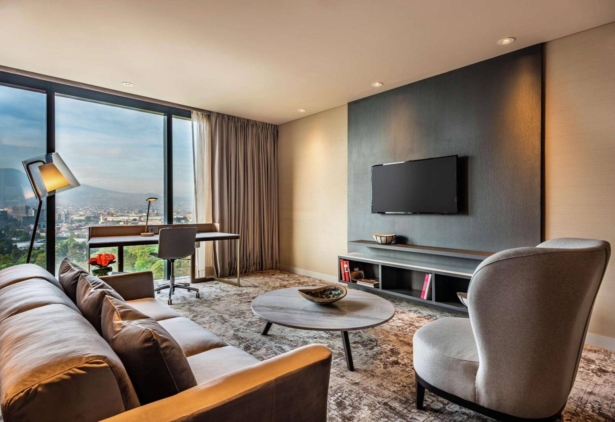 Signature King Suite