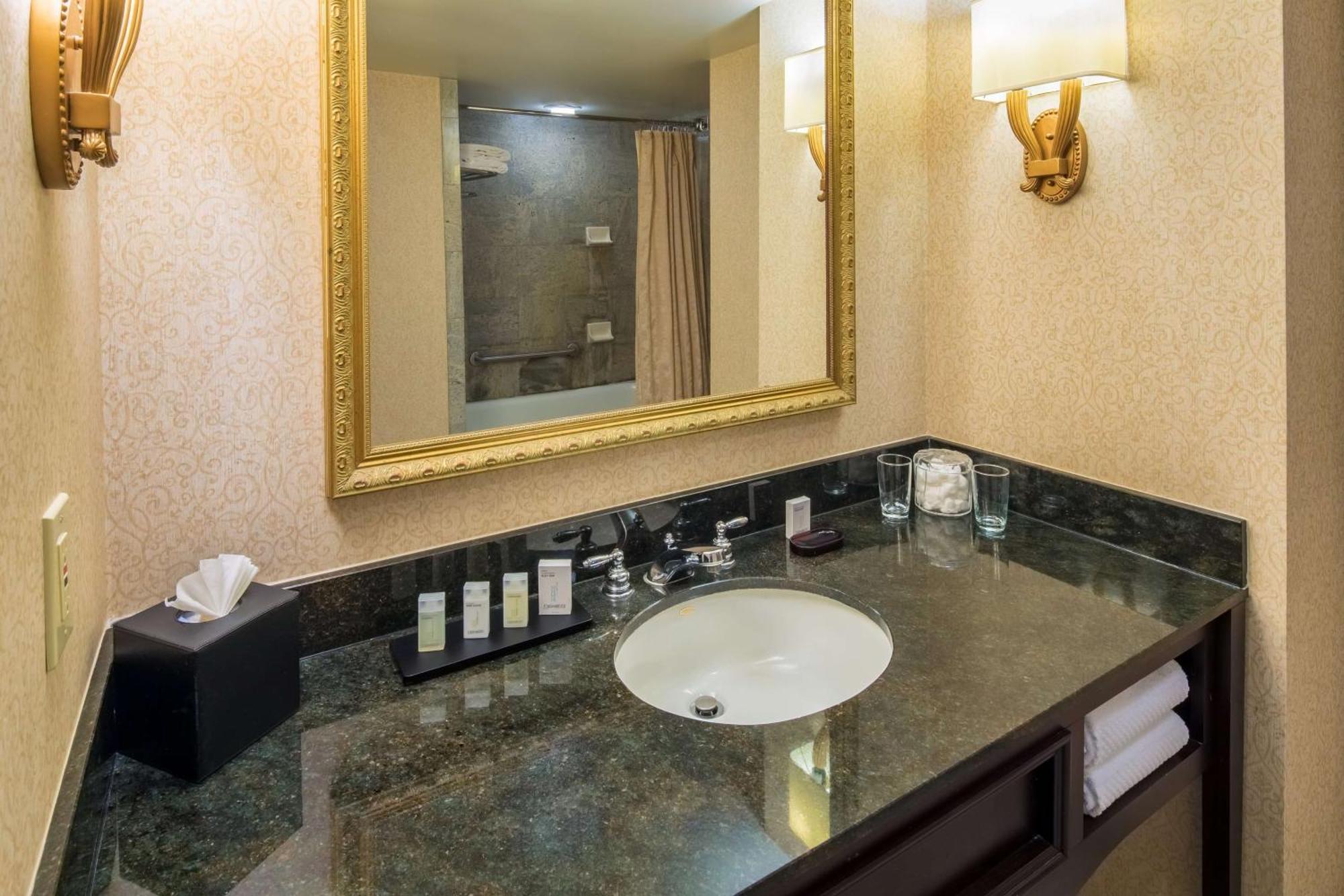 Queen Room with Two Queen Beds - High Floor