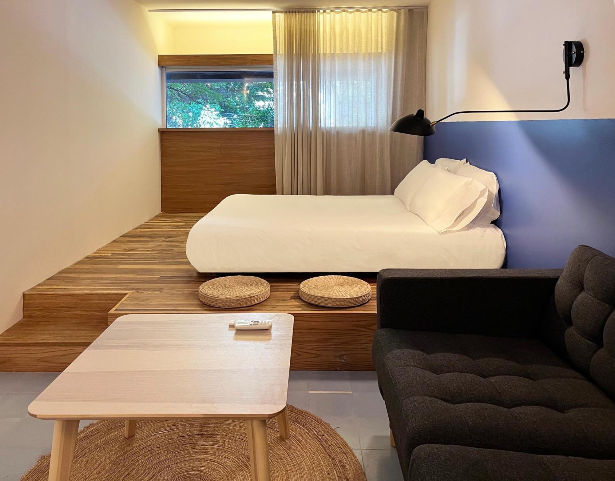 Deluxe Queen Room