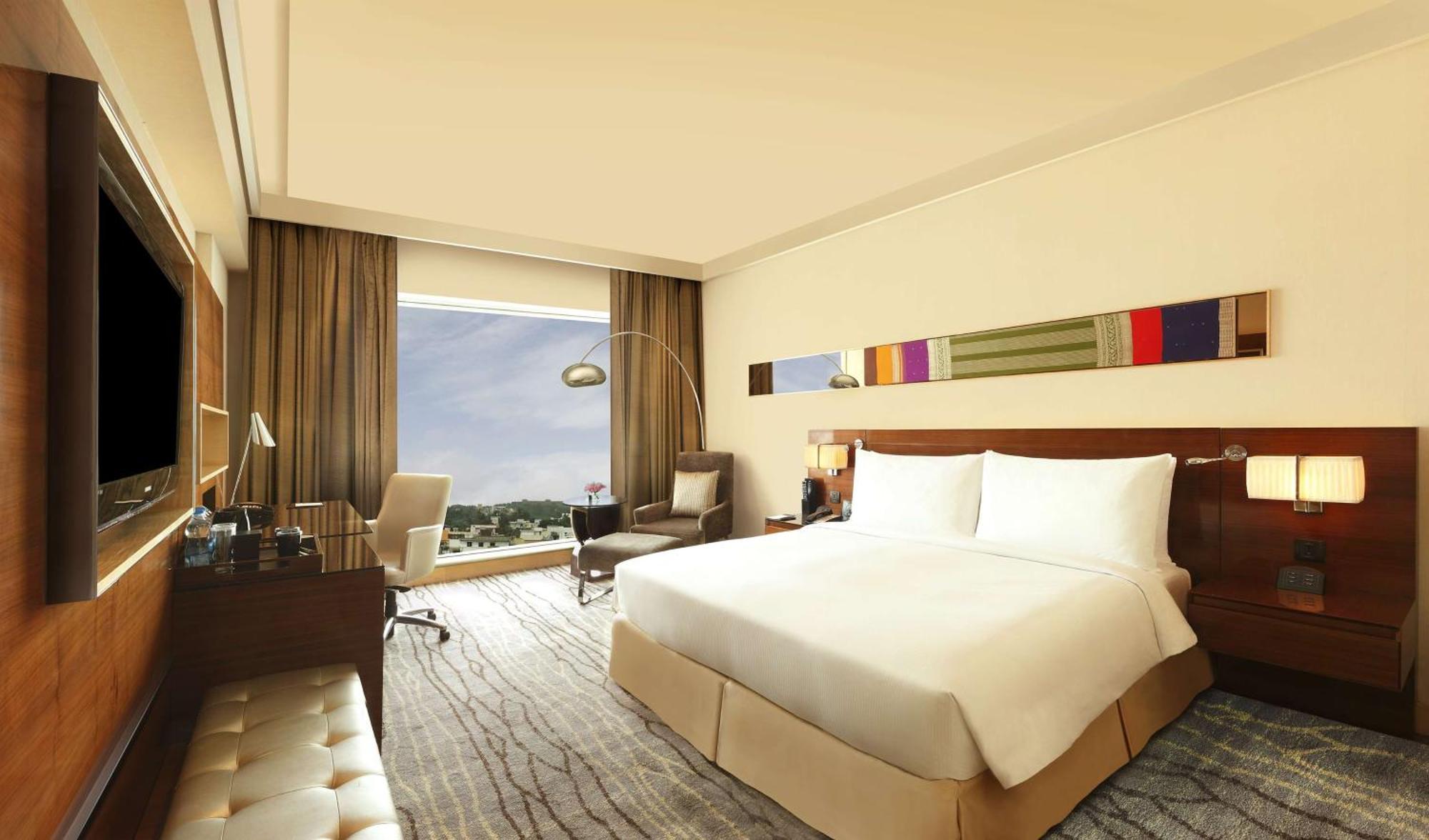 Executive King Room with Access to Executive Lounge