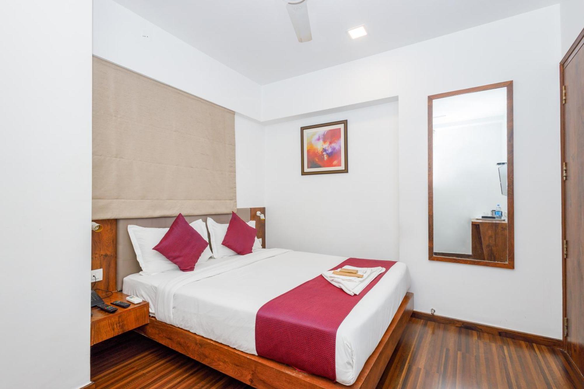 Deluxe Room,1552726321:JPEG