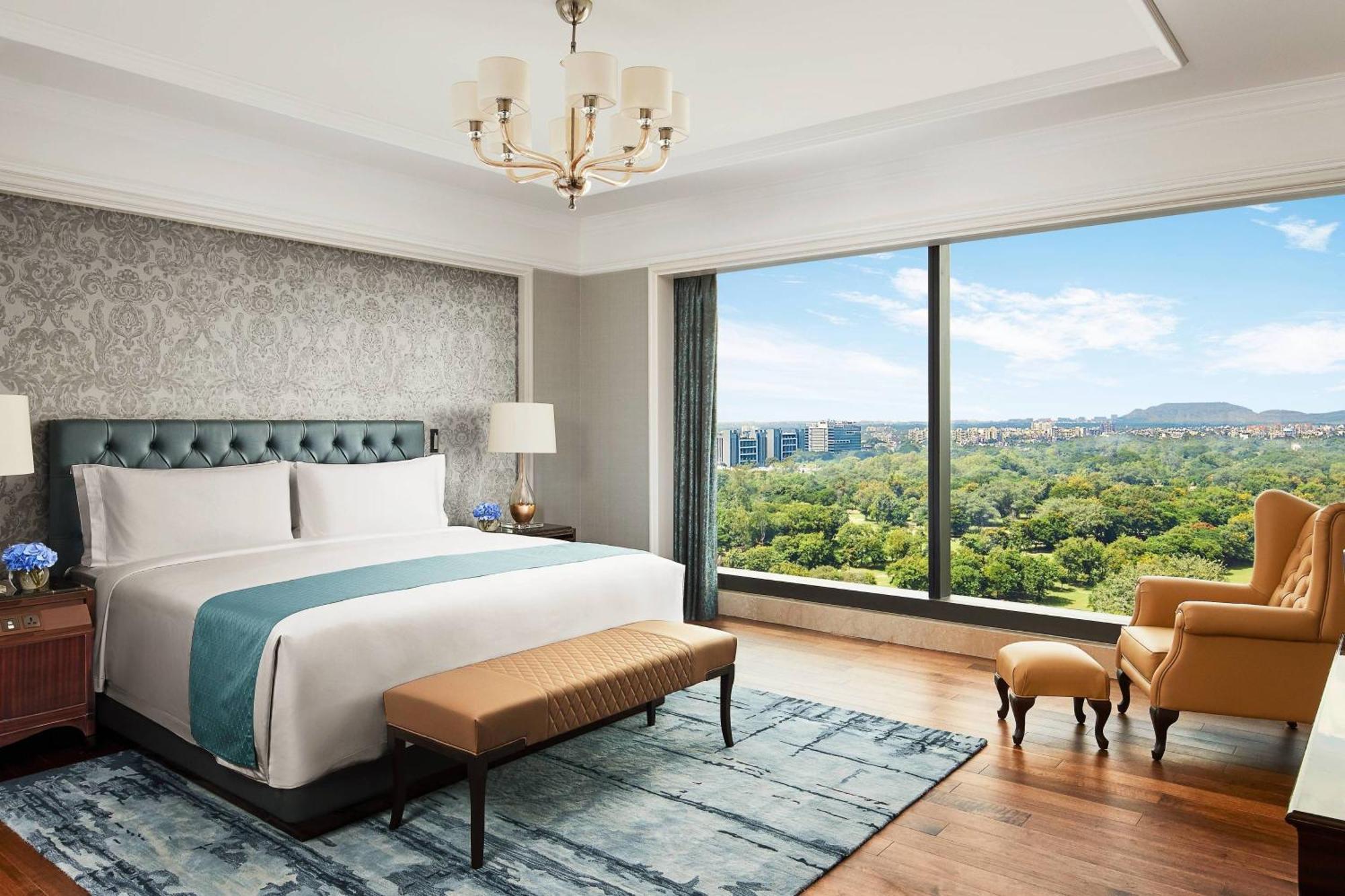 Premier Suite King Room Club Lounge Access
