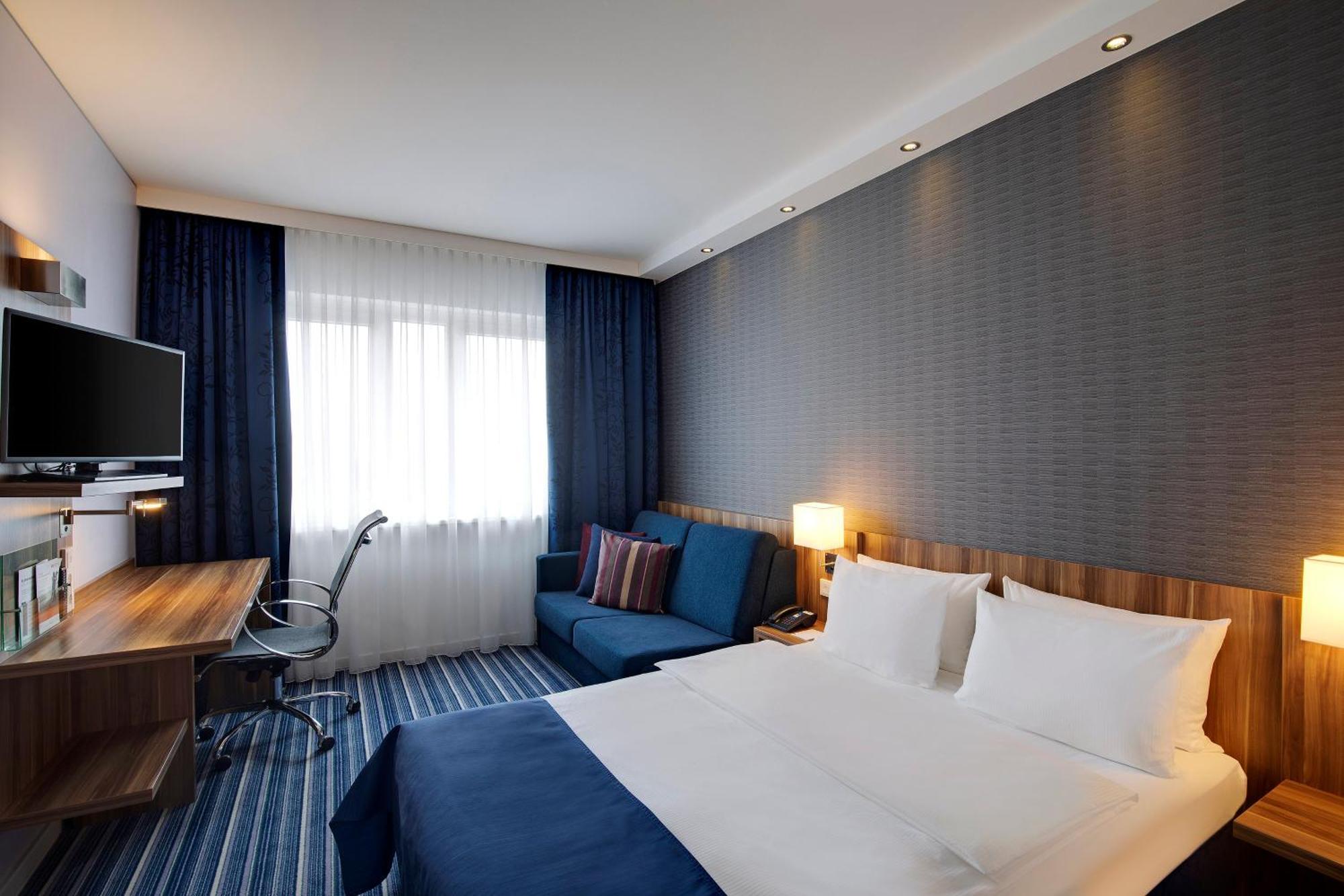 Standard Queen Room